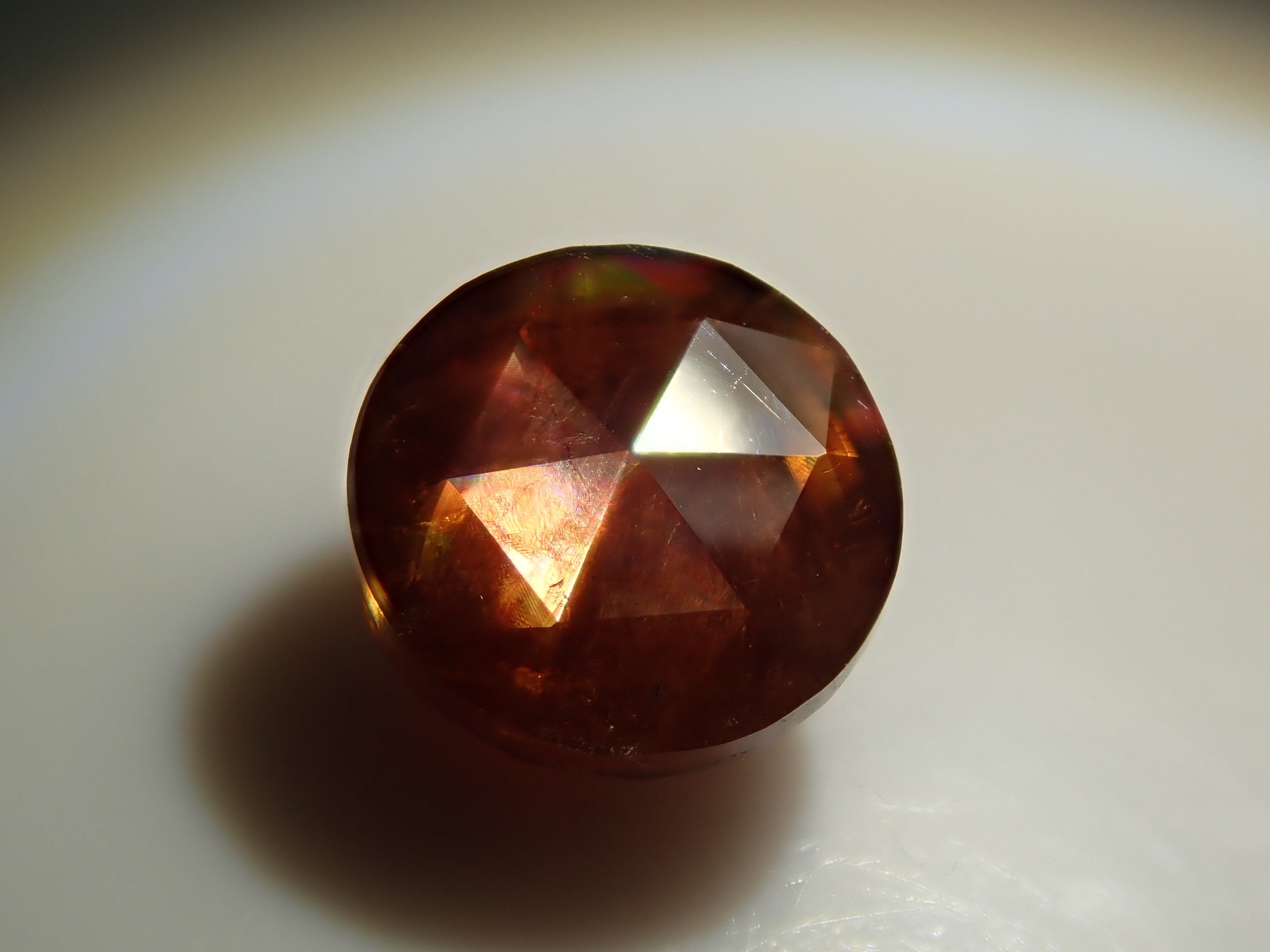 彩虹石榴石(鈣鐵榴石)1.329克拉裸石,產自奈良縣天川村