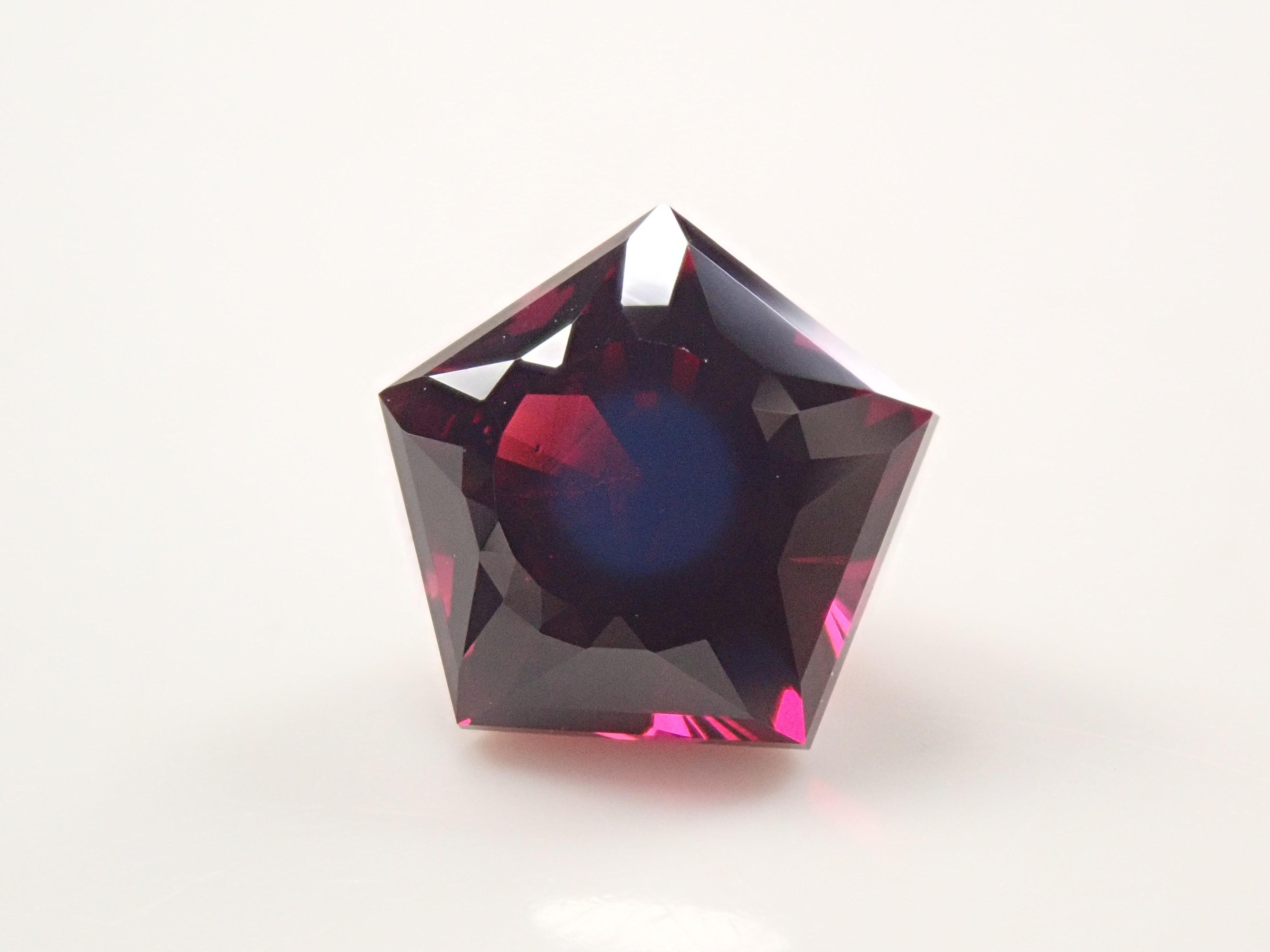 【1/4 22時販売】モザンビーク産ロードライトガーネット 3.161ctルース