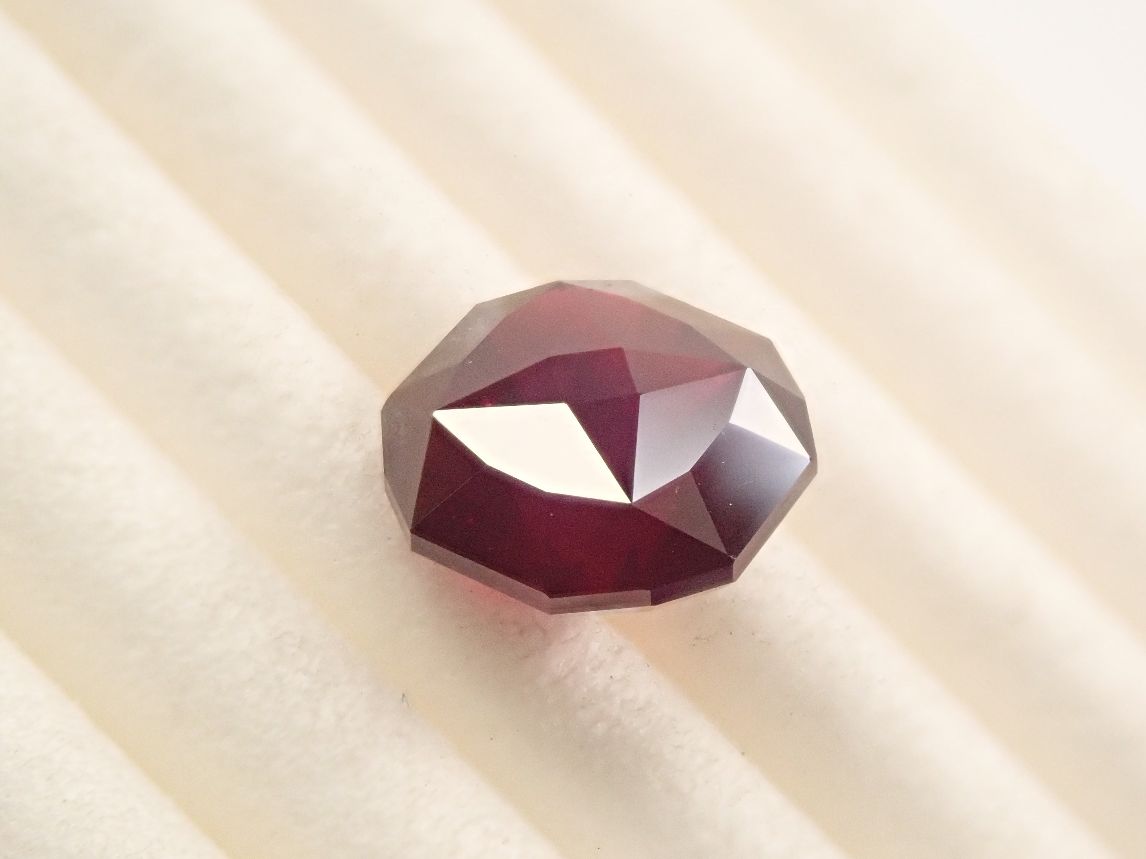 タンザニア産アルマンディンガーネット 2.897ctルース