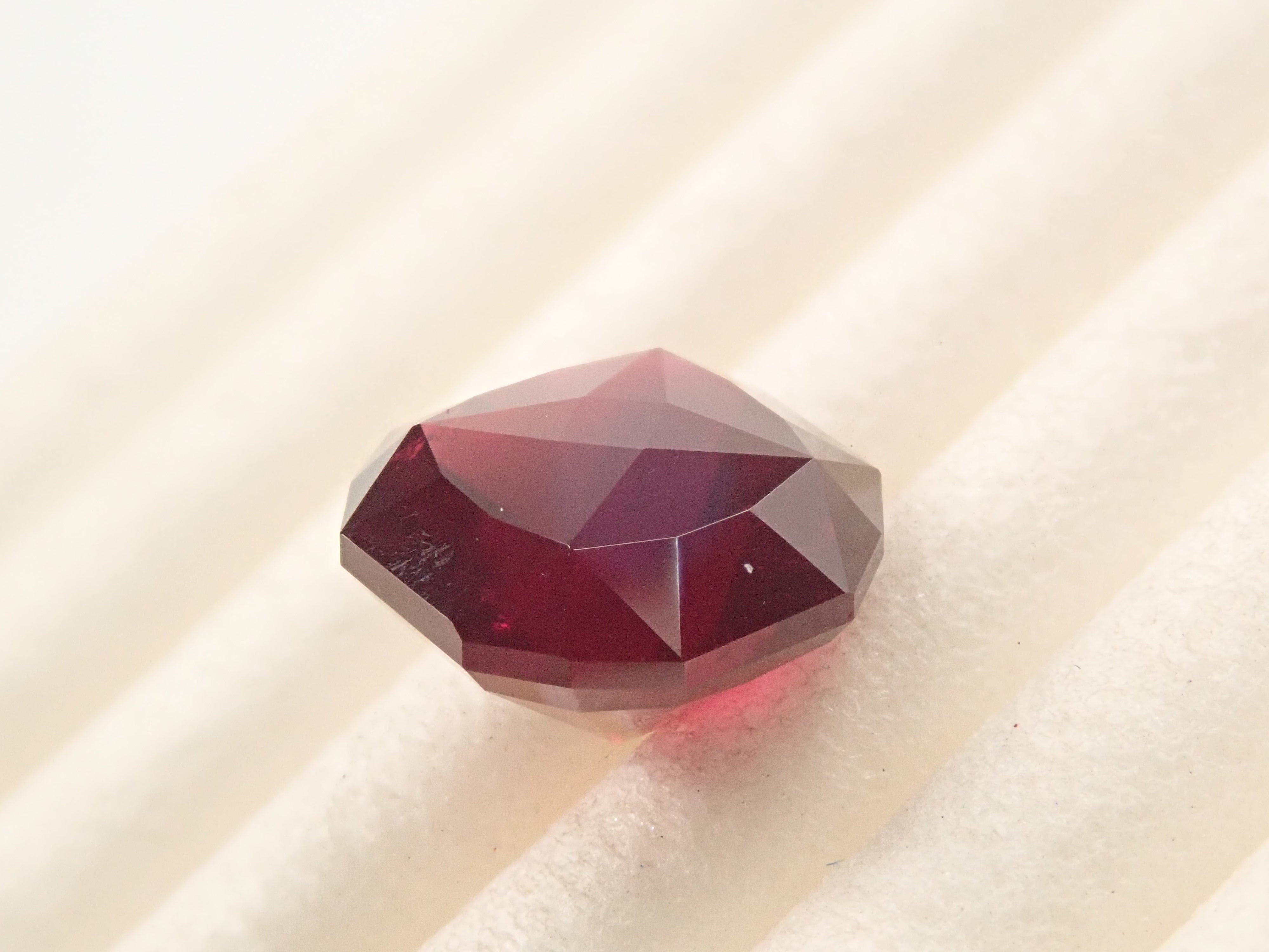 タンザニア産アルマンディンガーネット 2.897ctルース