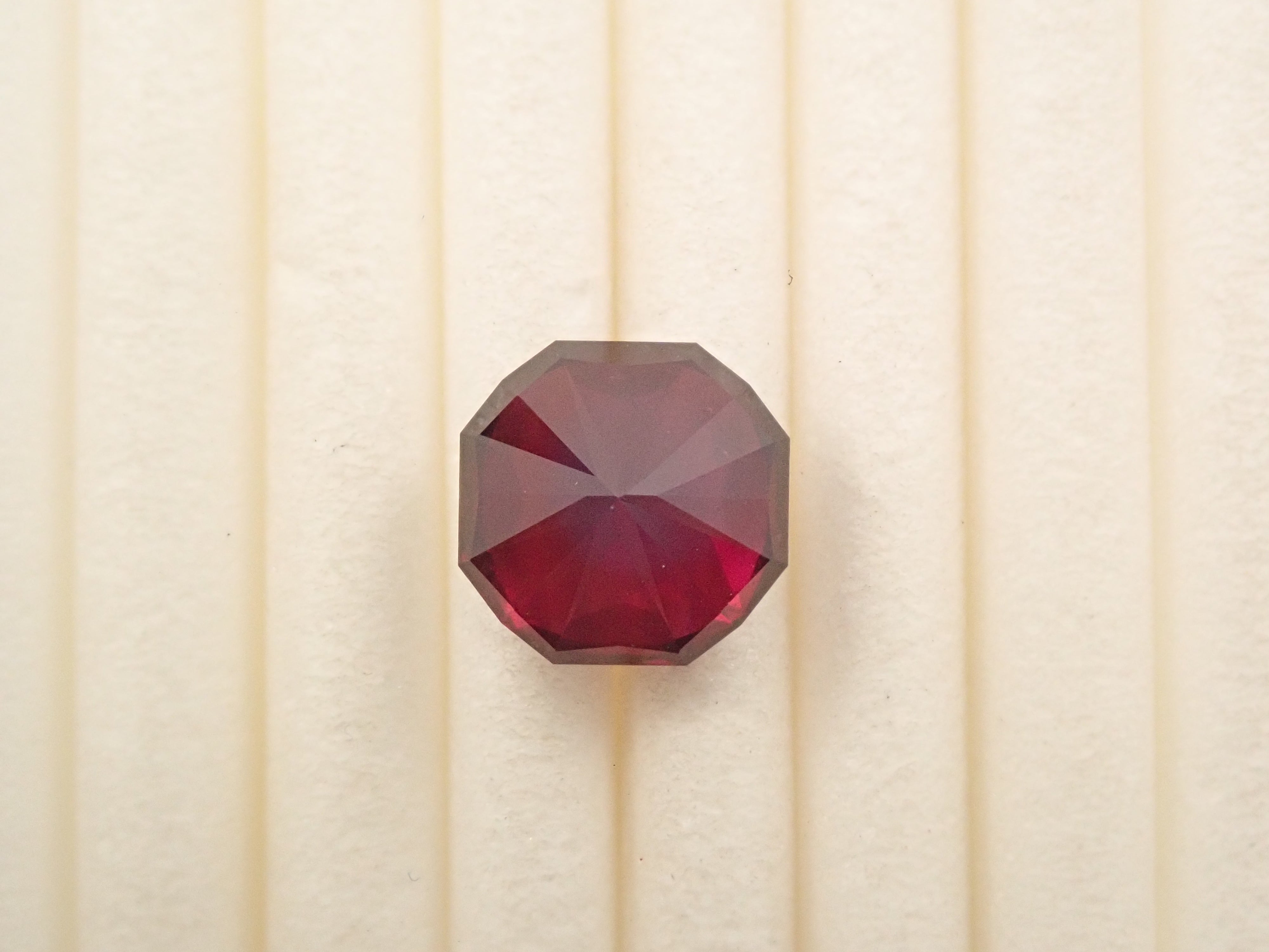 タンザニア産アルマンディンガーネット 2.897ctルース