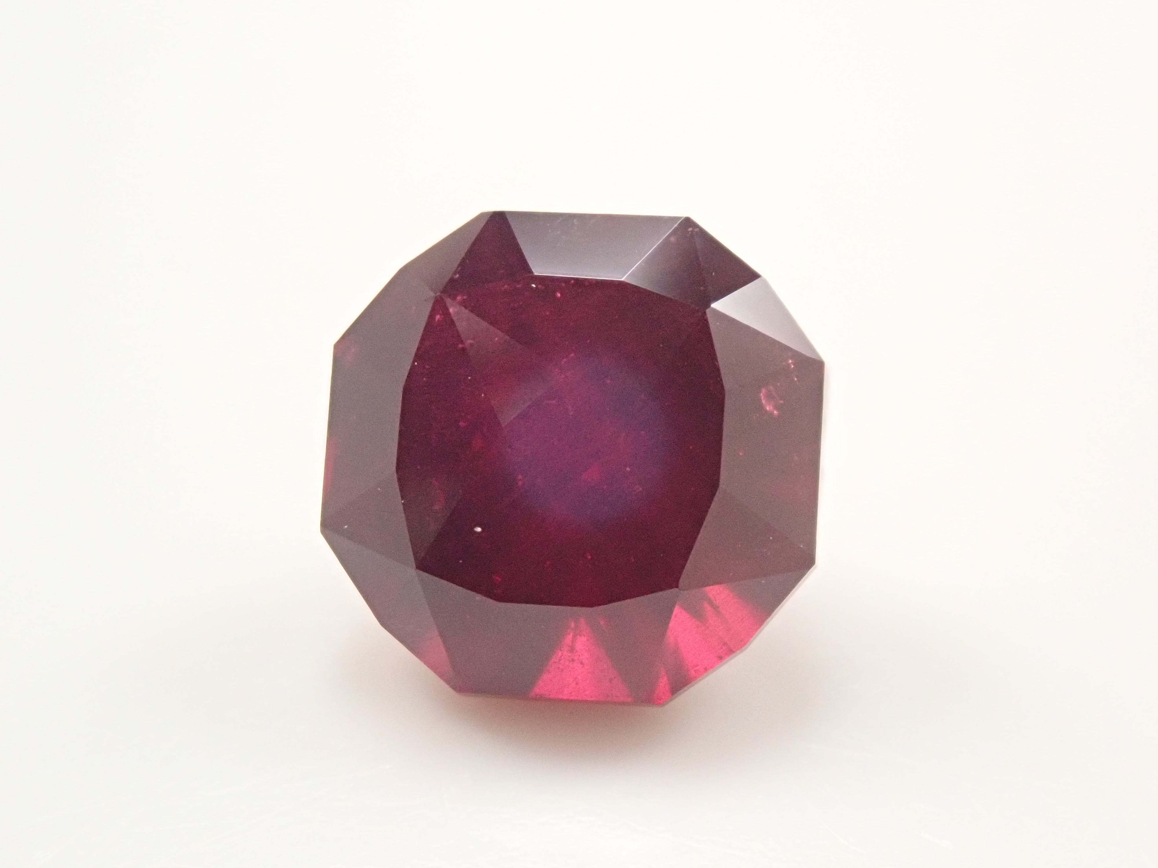 タンザニア産アルマンディンガーネット 2.897ctルース