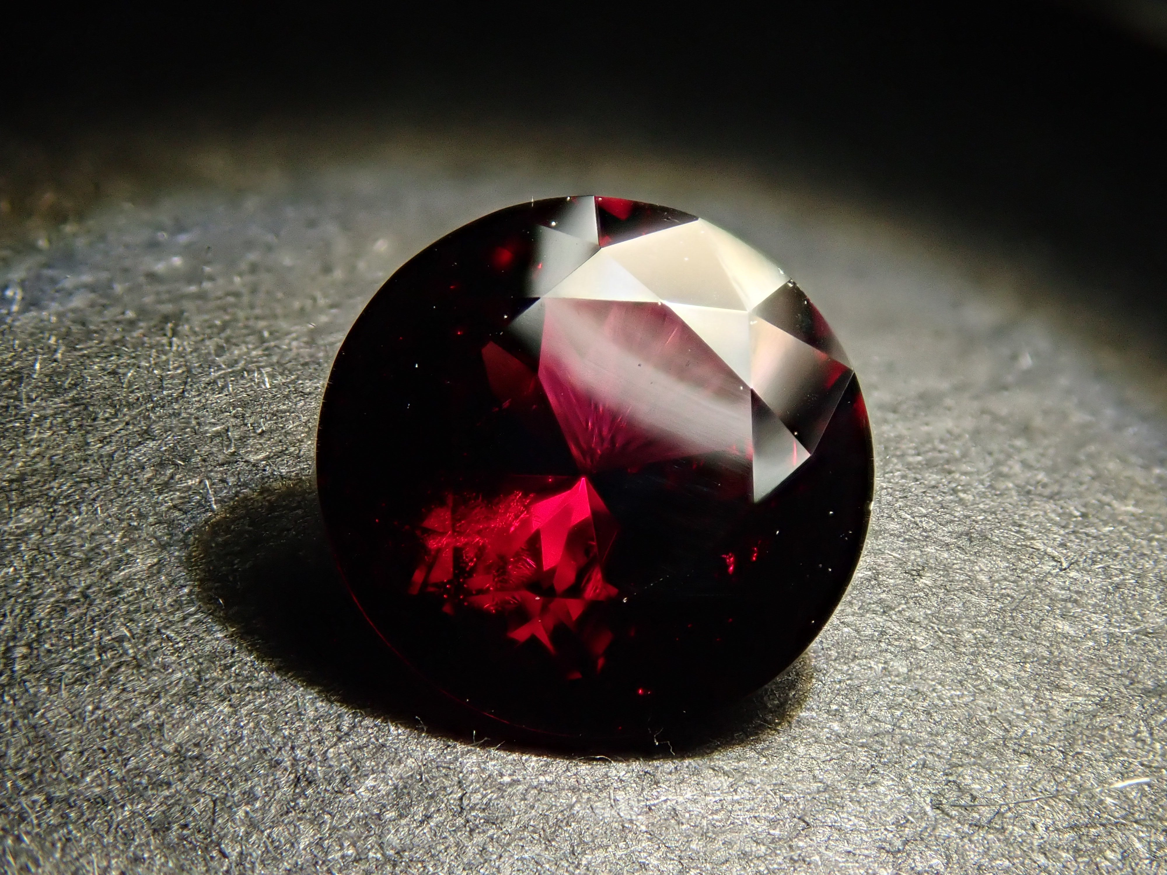 【12/31 22時販売】タンザニア産アルマンディンガーネット 6.5mm/1.071ctルース