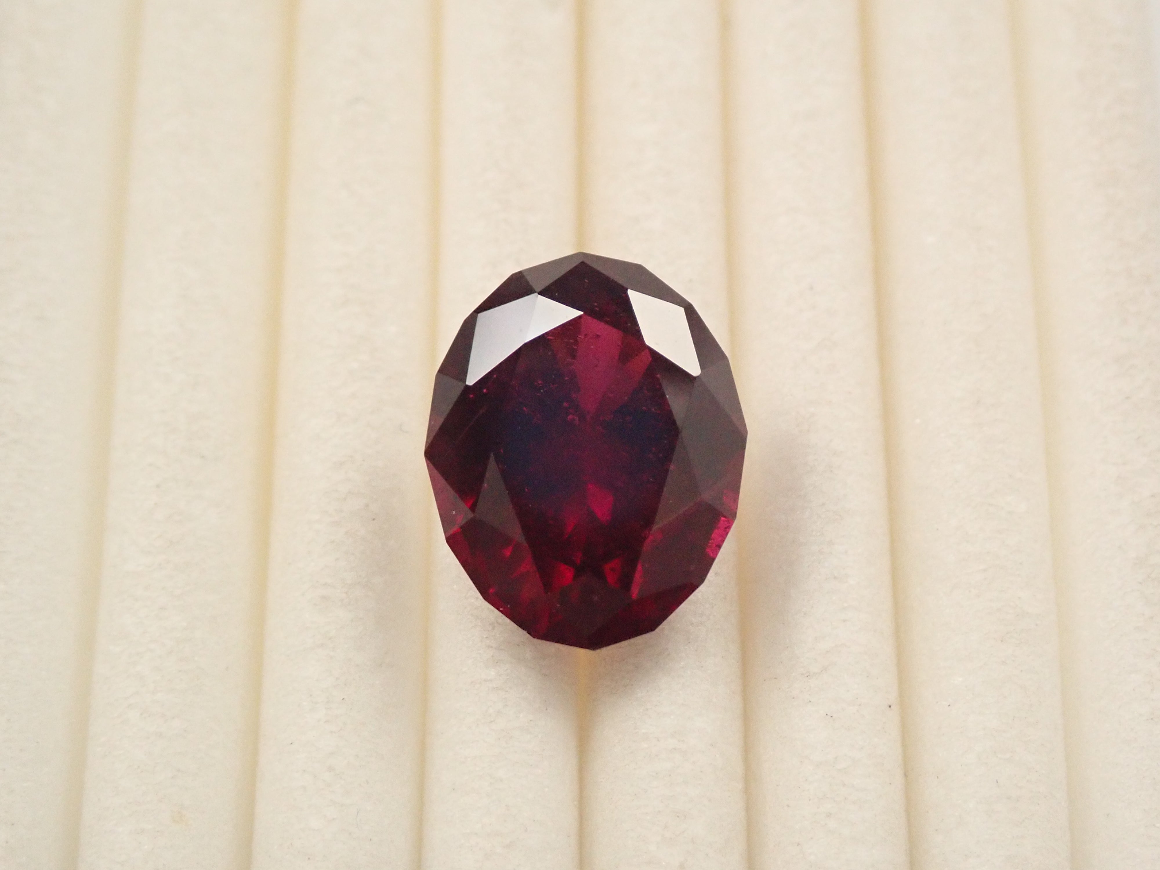 【1/9 22時販売】モザンビーク産ロードライトガーネット 3.662ctルース