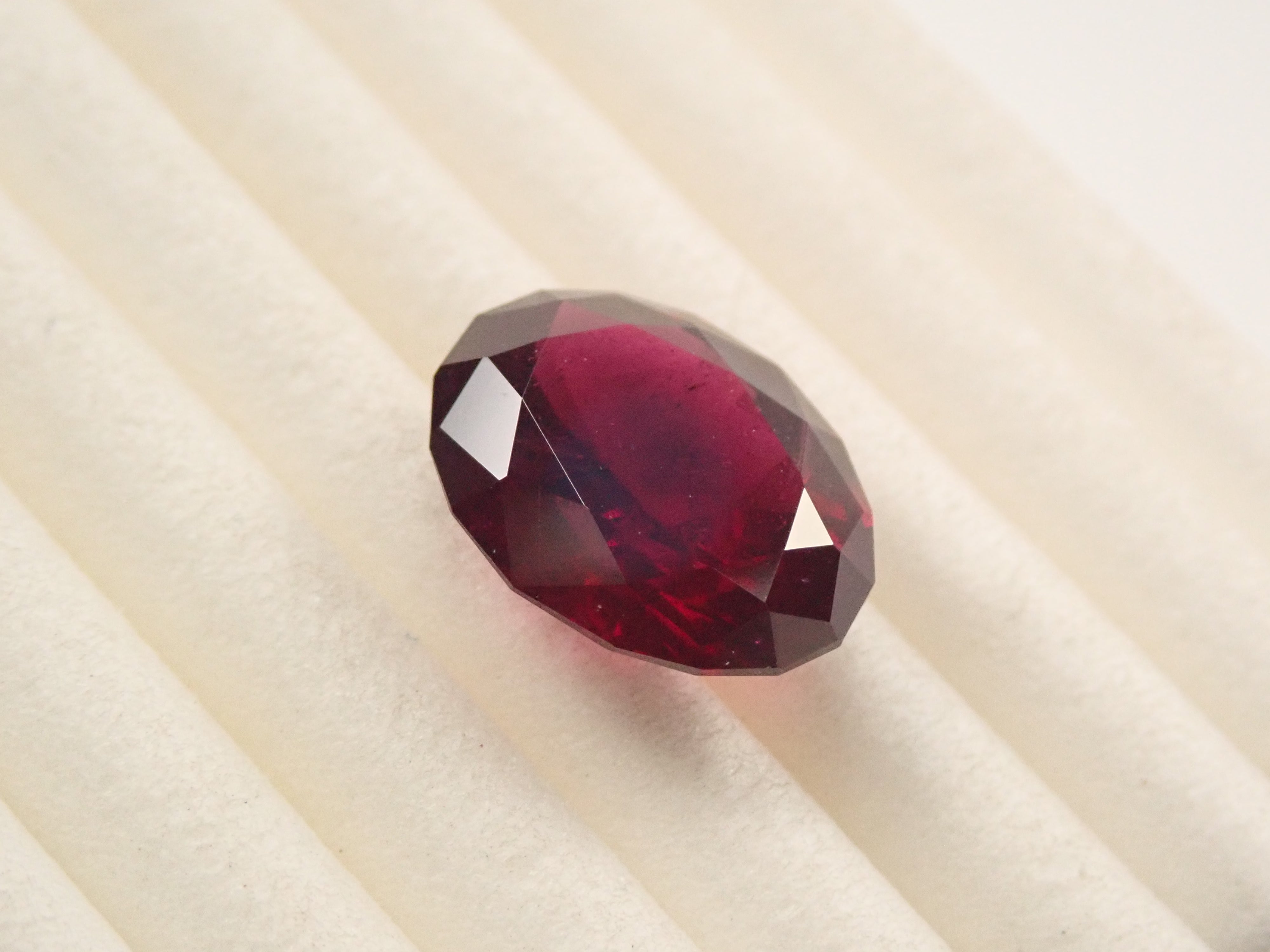 【1/9 22時販売】モザンビーク産ロードライトガーネット 3.662ctルース