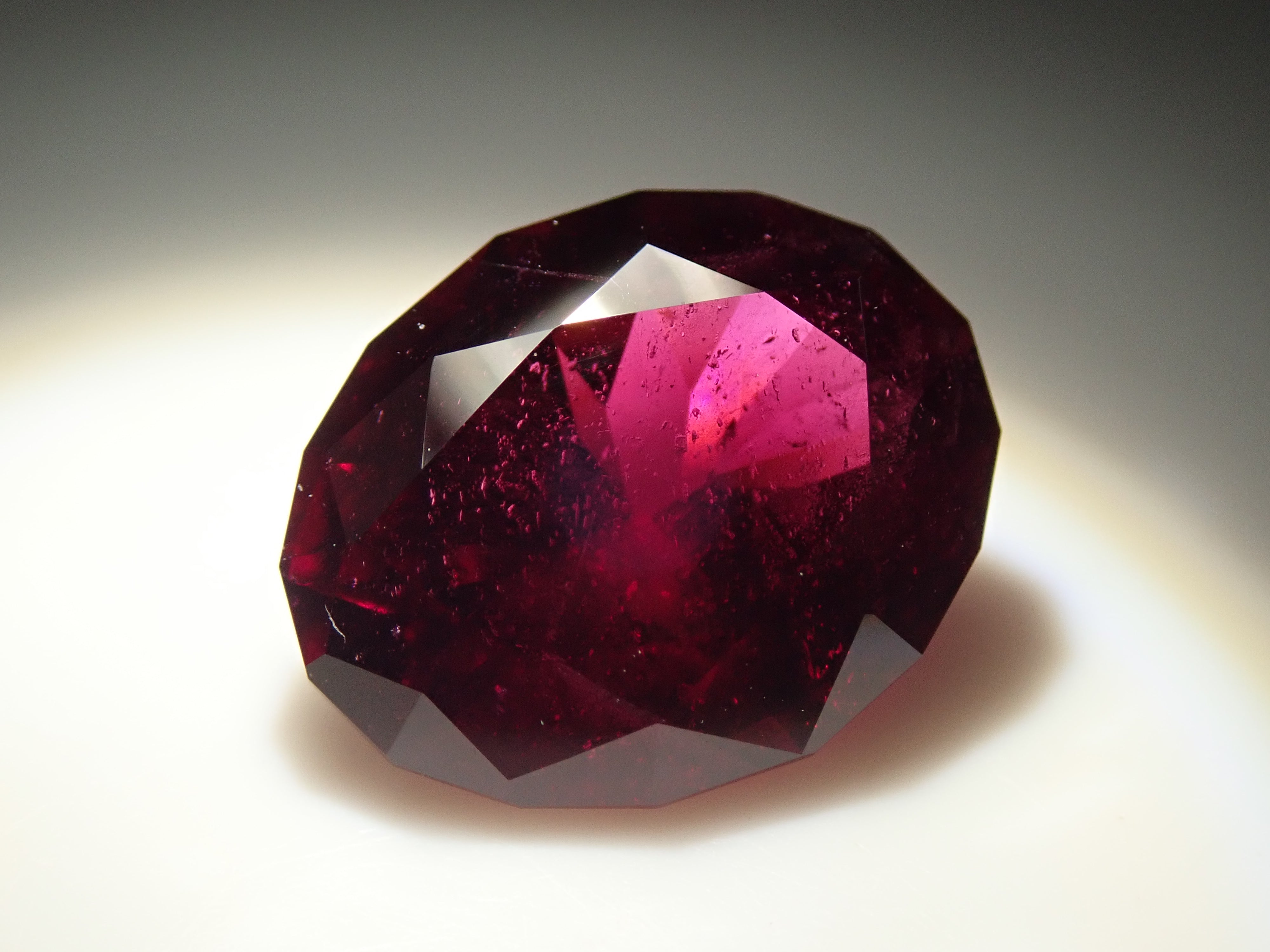 【1/9 22時販売】モザンビーク産ロードライトガーネット 3.662ctルース