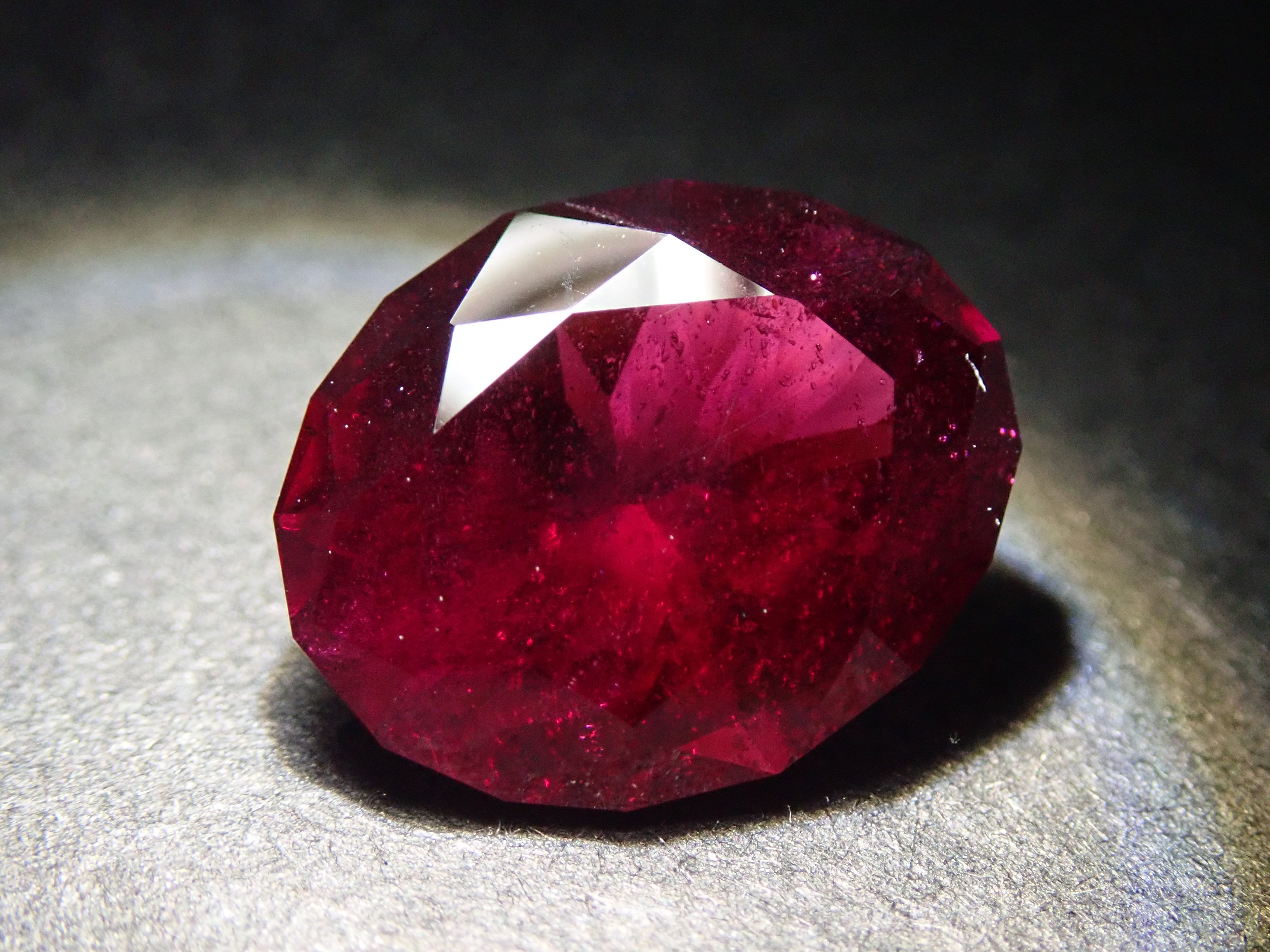 【1/9 22時販売】モザンビーク産ロードライトガーネット 3.662ctルース