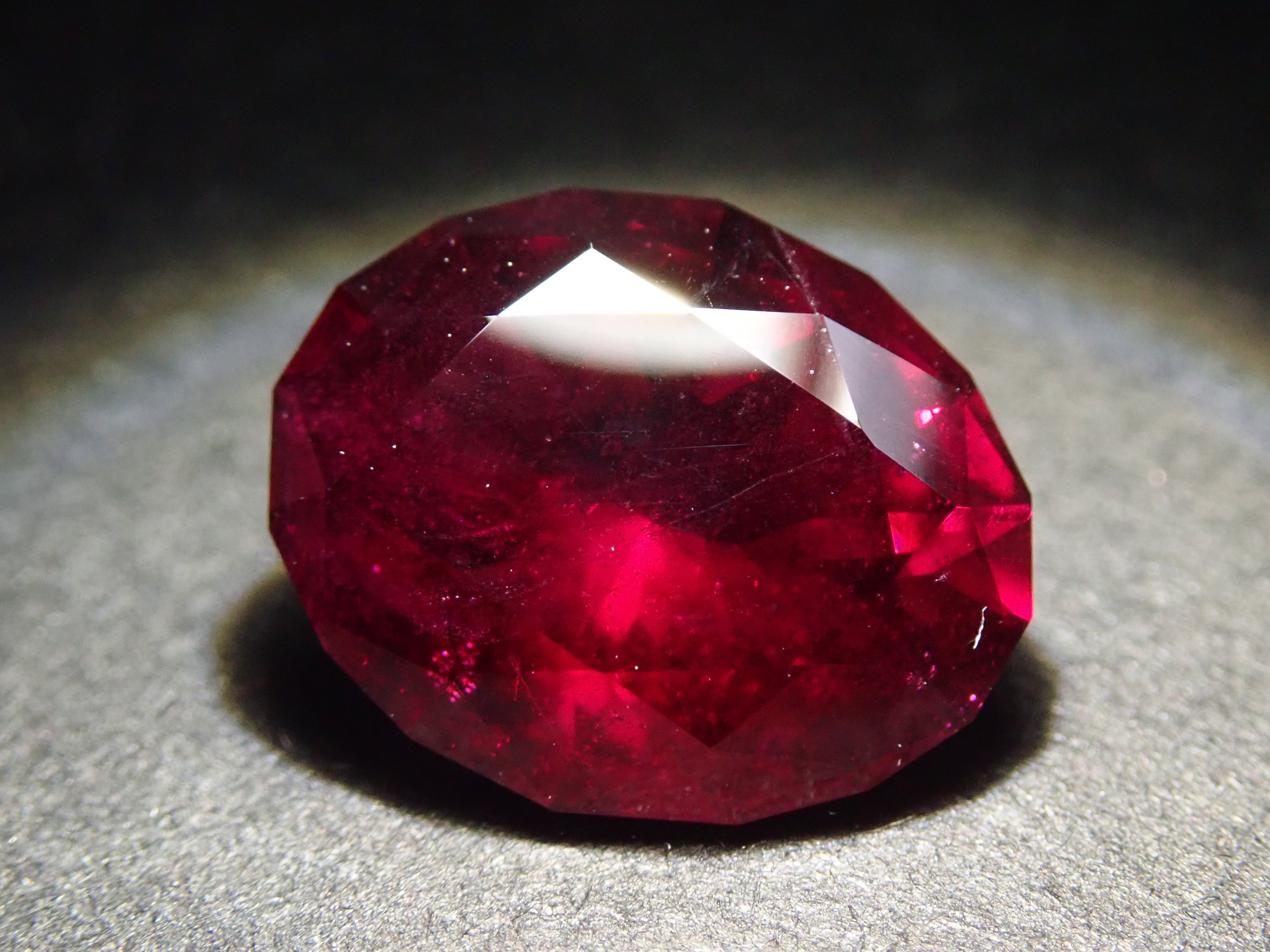 【1/9 22時販売】モザンビーク産ロードライトガーネット 3.662ctルース