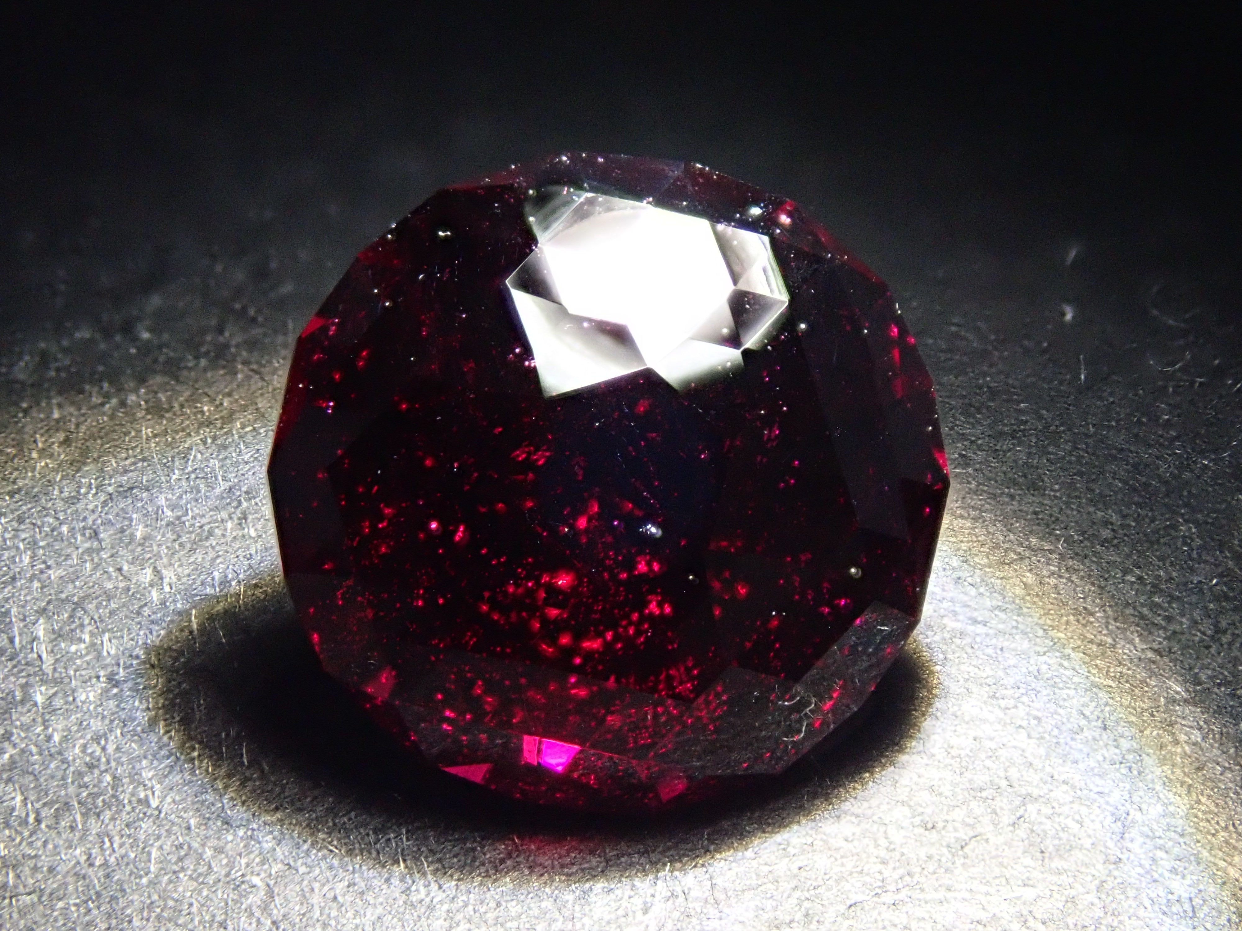 【1/4 22時販売】タンザニア産アルマンディンガーネット 10mm/6.196ctルース