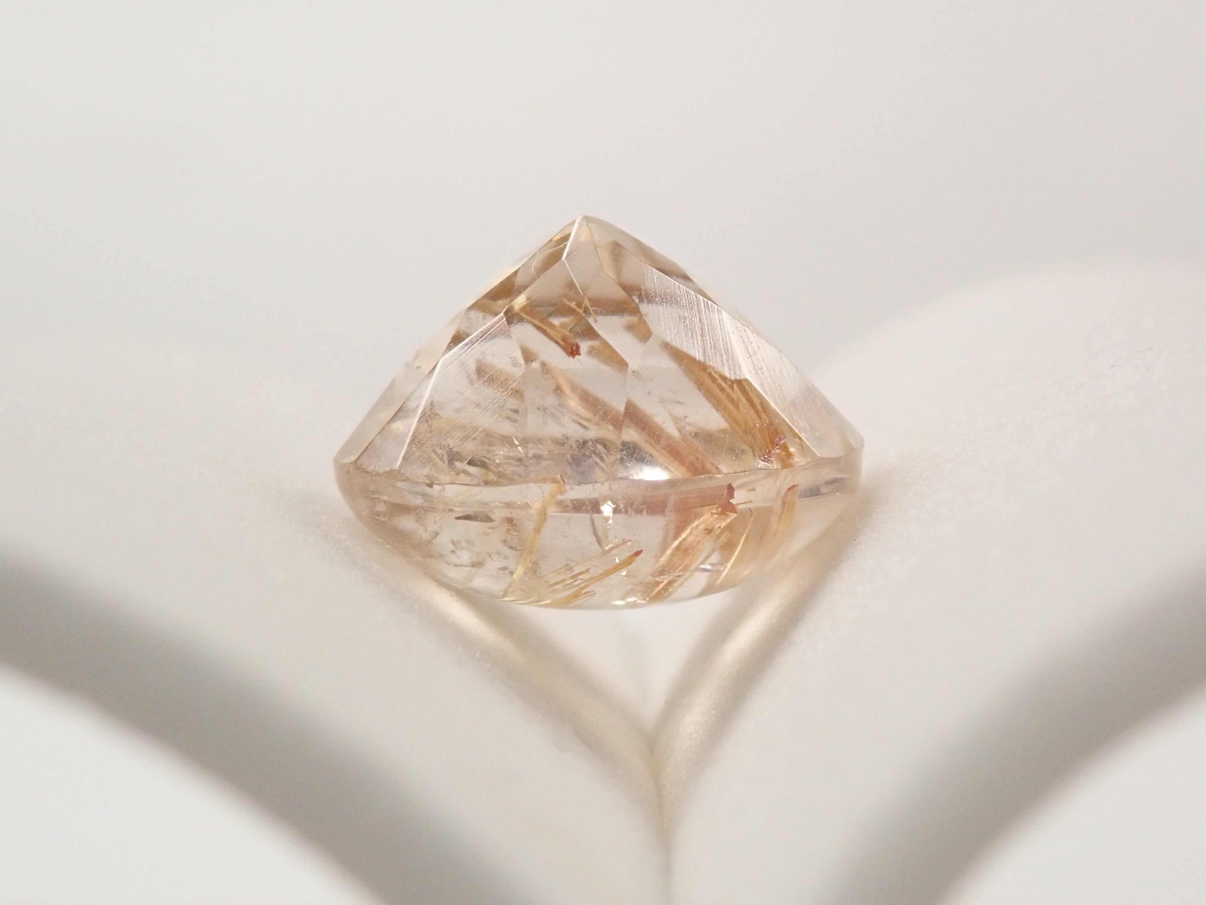 ブラジル産ルチルクォーツ(ルチルレイテッドクォーツ) 12mm/6.709ctルース