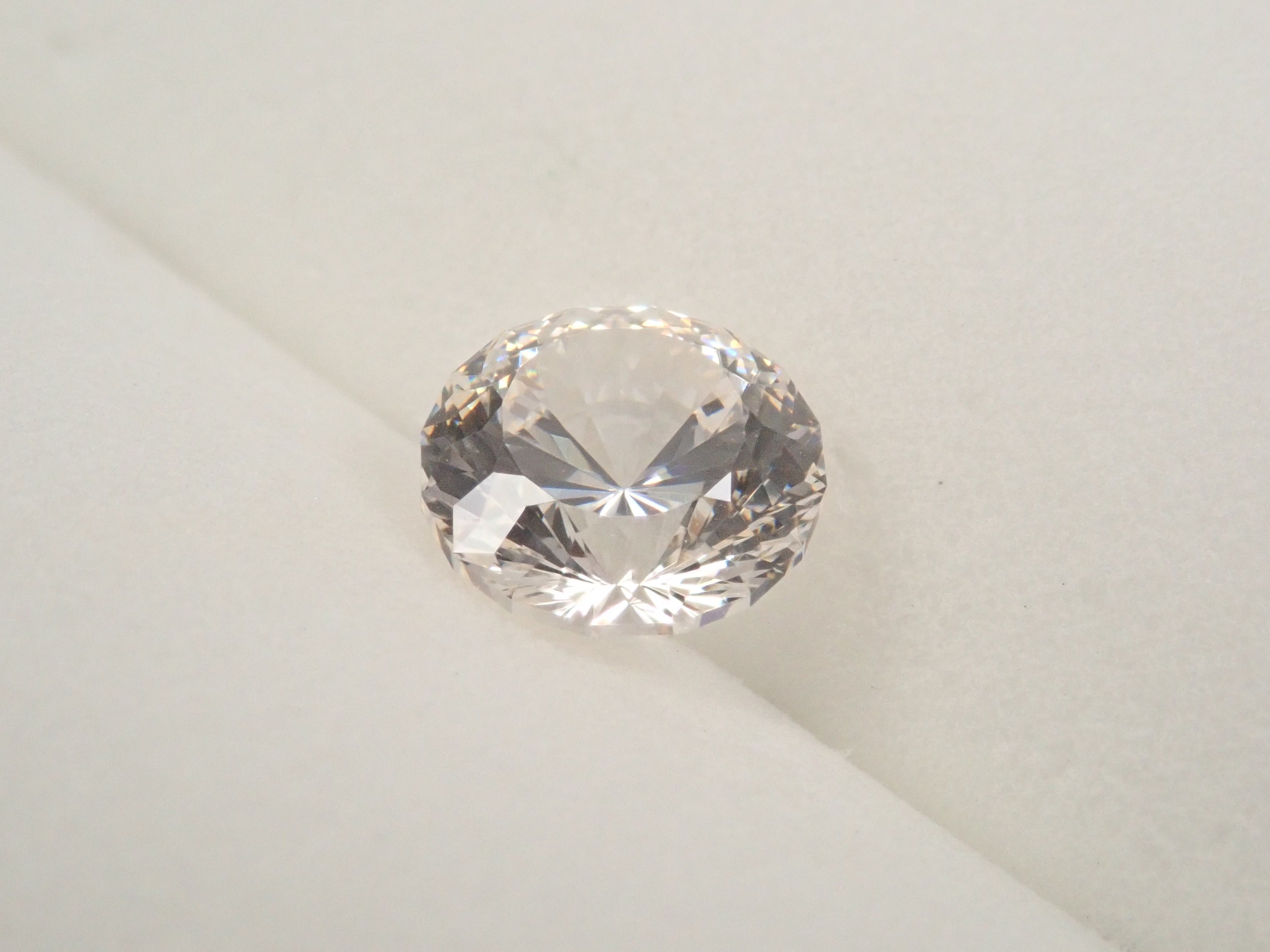 【11/15 22時販売】GGG(ガドリウムガリウムガーネット) 6.4mm/2.380ctルース