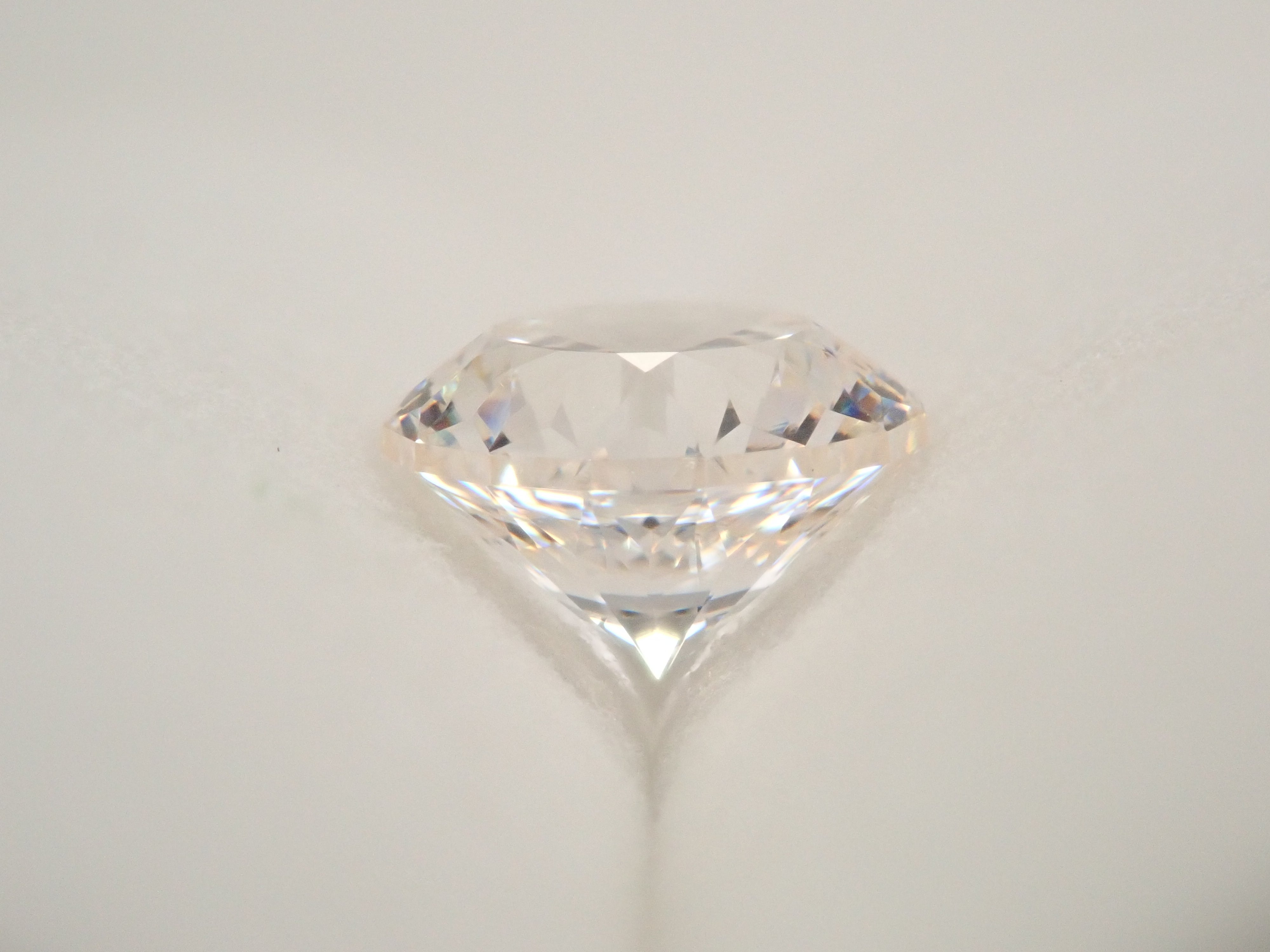 【11/15 22時販売】GGG(ガドリウムガリウムガーネット) 6.4mm/2.380ctルース