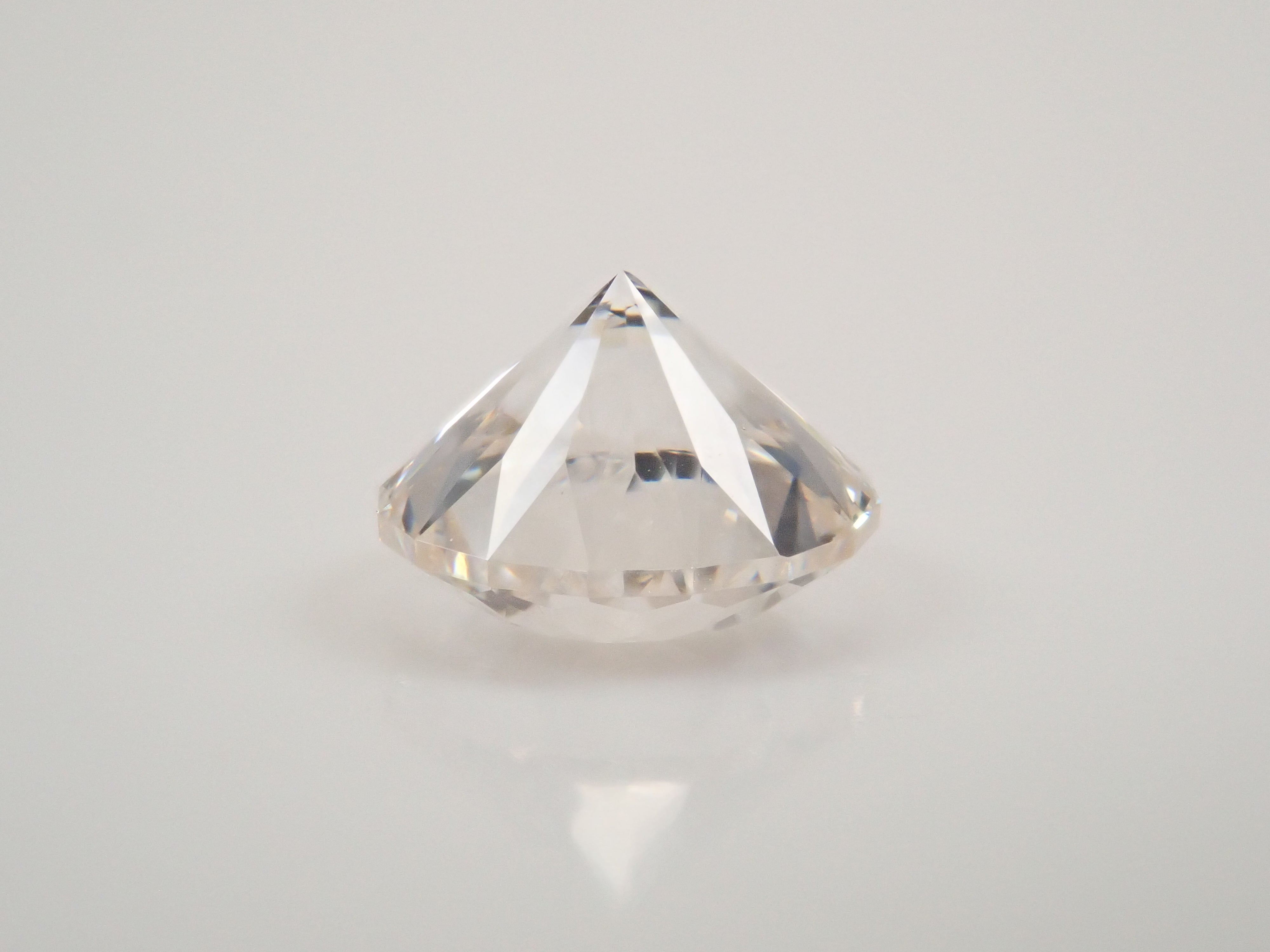 【11/15 22時販売】GGG(ガドリウムガリウムガーネット) 6.4mm/2.380ctルース