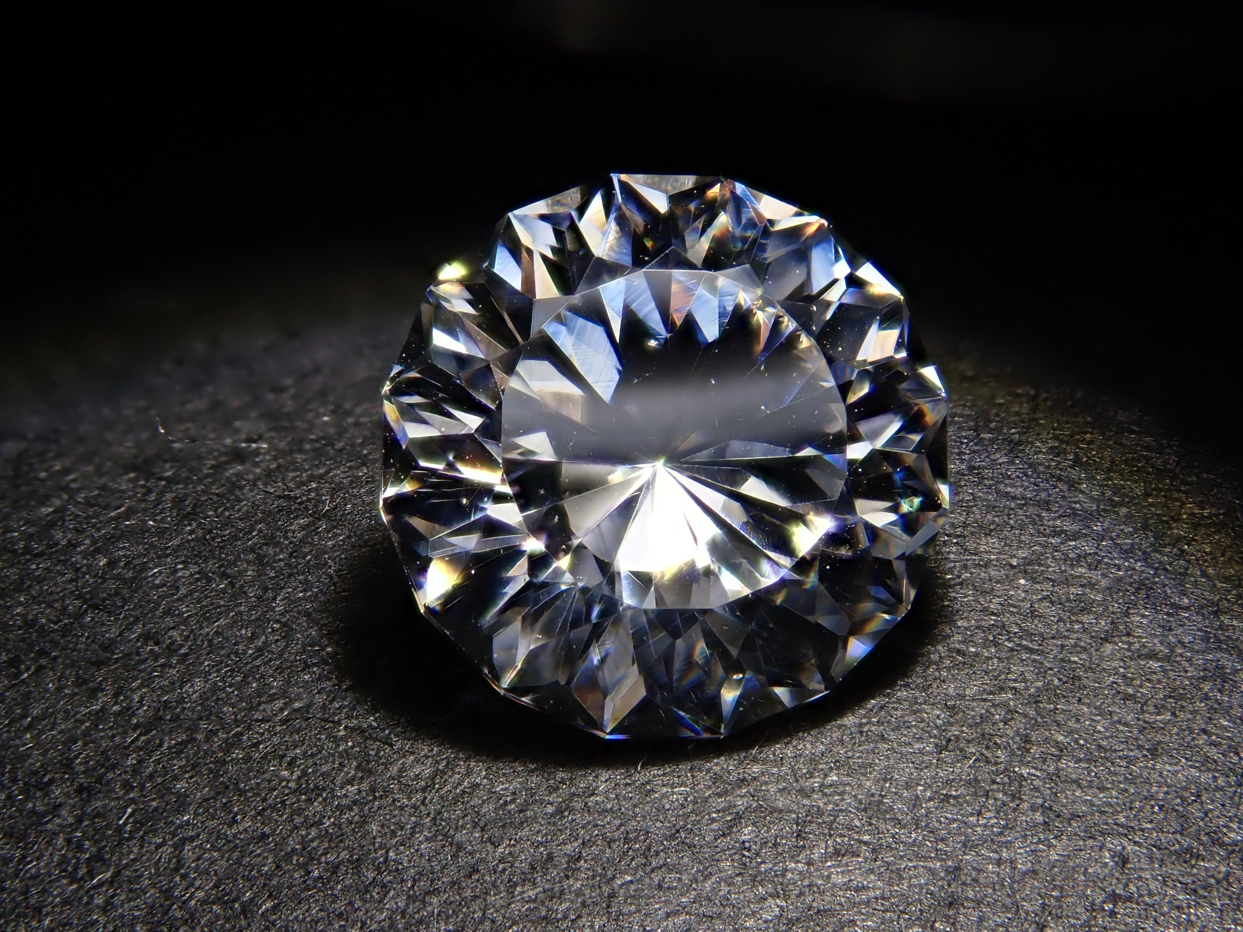 【11/15 22時販売】GGG(ガドリウムガリウムガーネット) 6.4mm/2.380ctルース