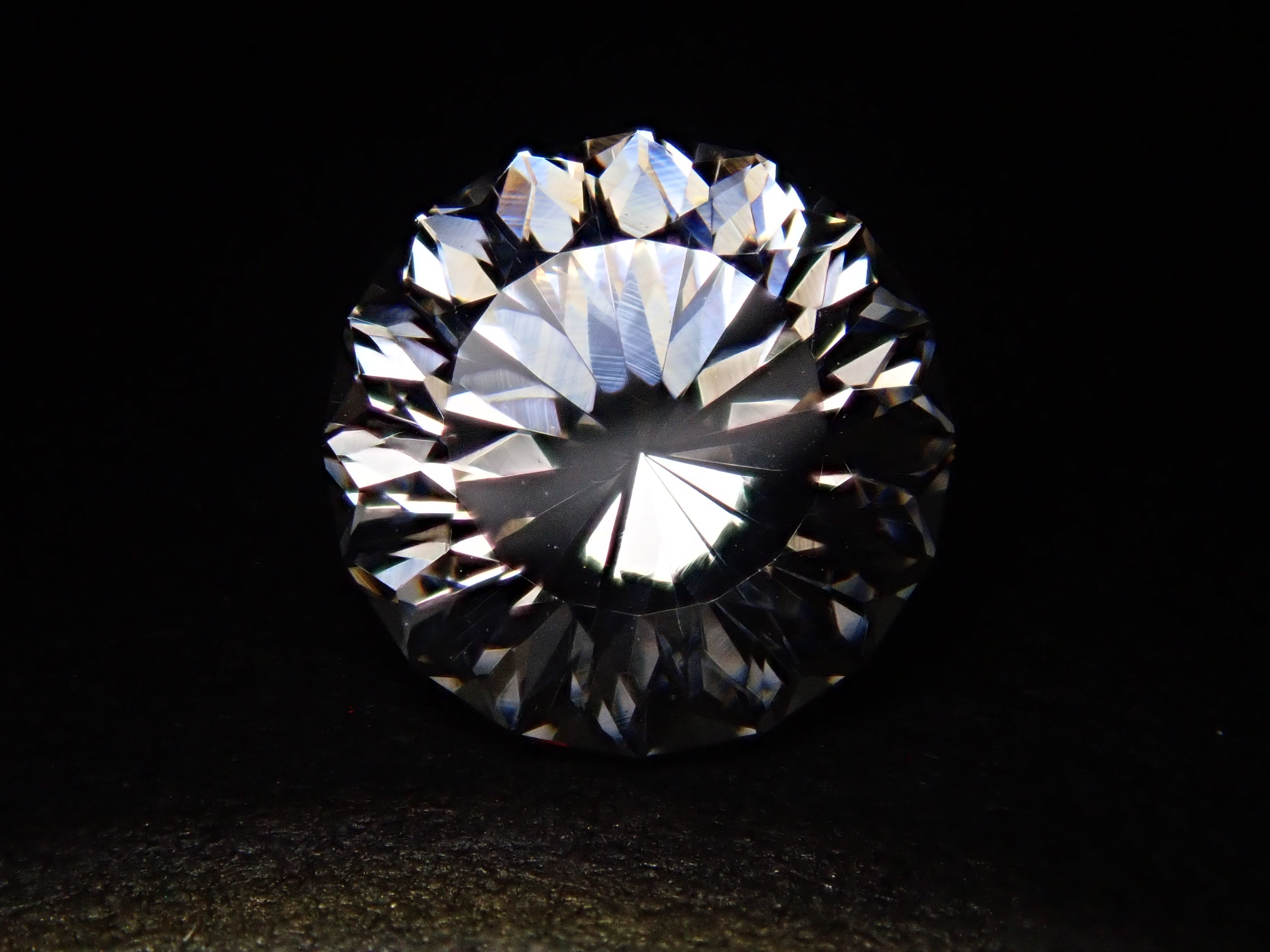 【11/15 22時販売】GGG(ガドリウムガリウムガーネット) 6.4mm/2.380ctルース