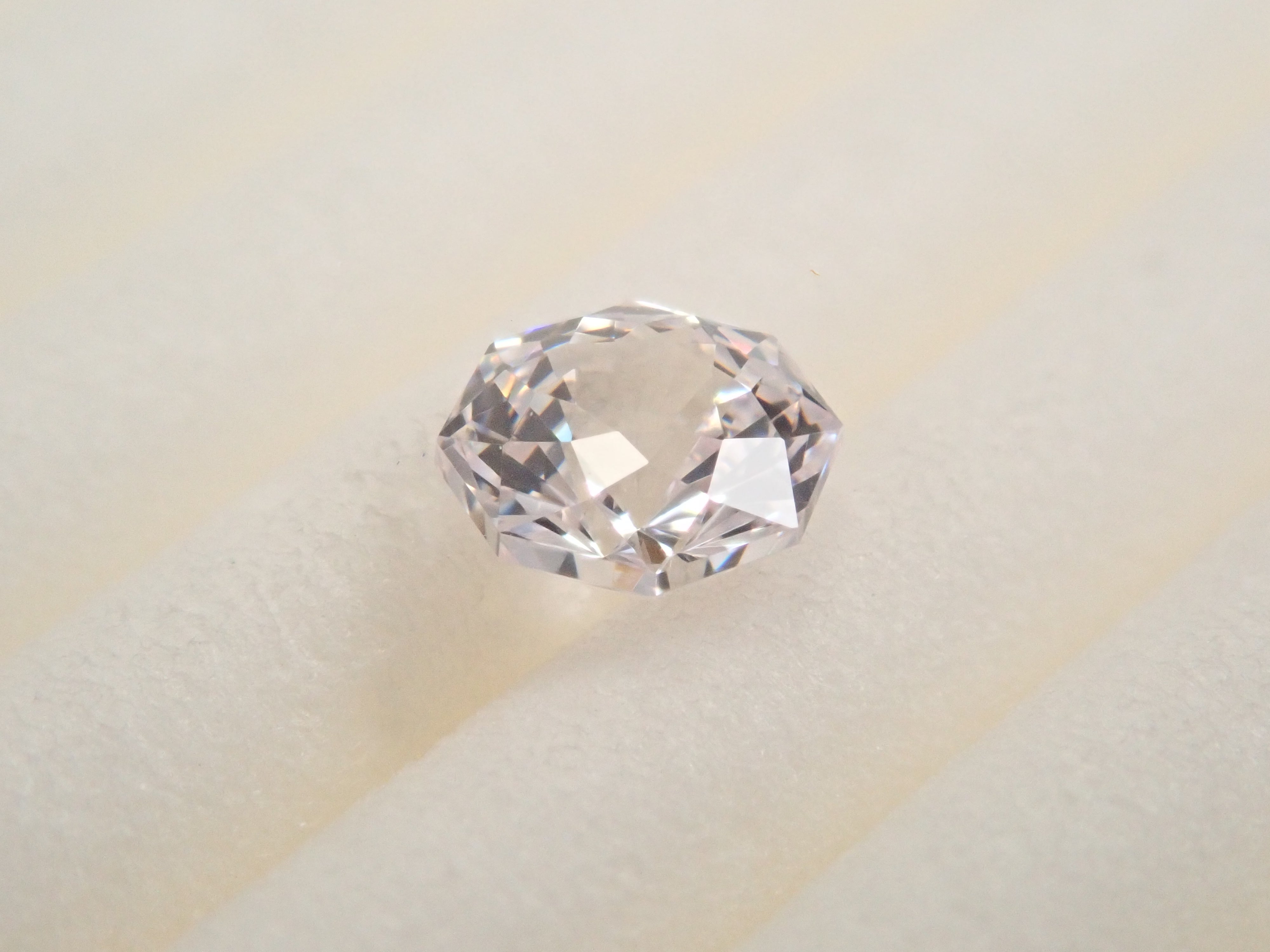 GGG(ガドリウムガリウムガーネット) 0.675ctルース