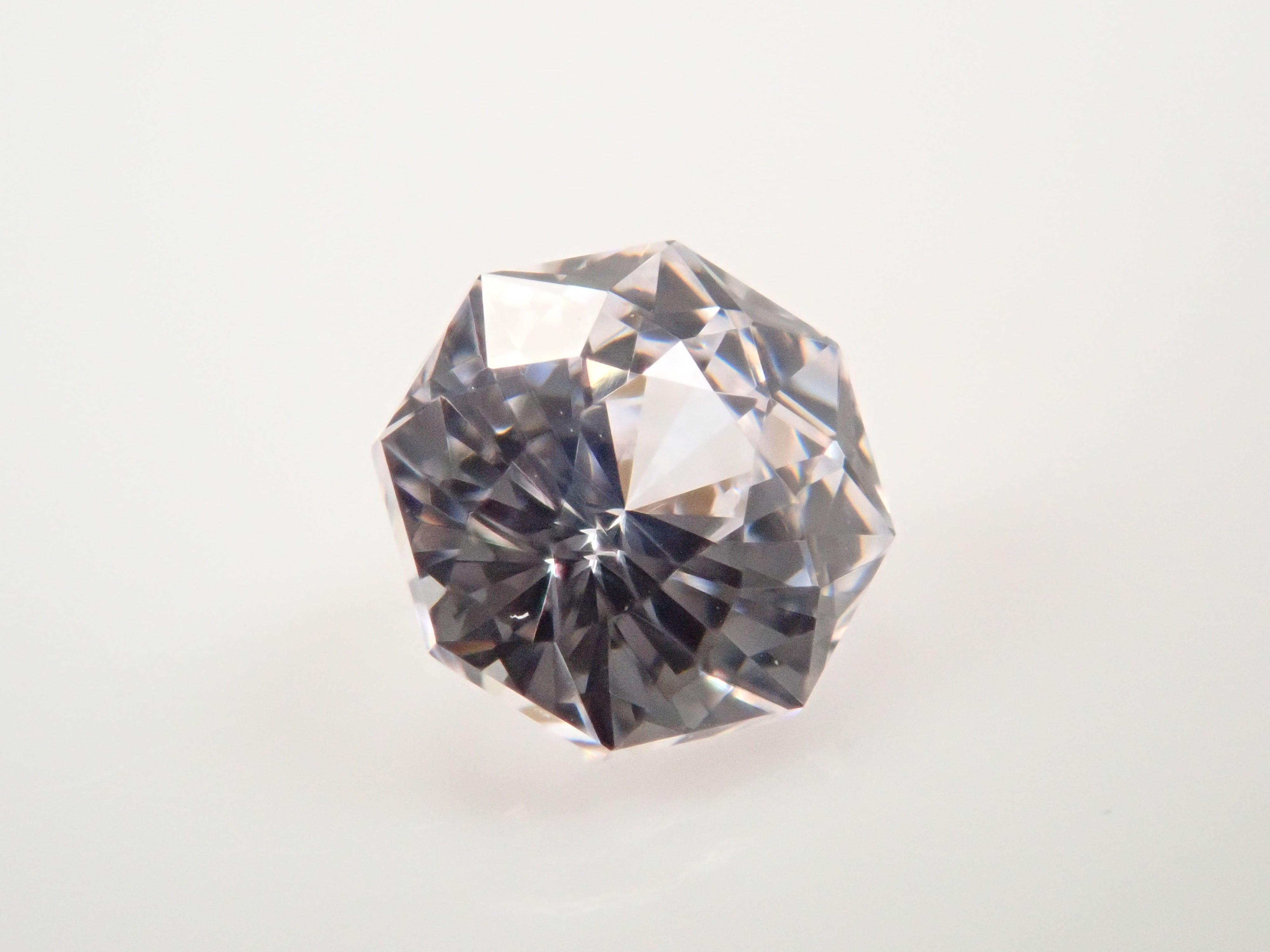 GGG(ガドリウムガリウムガーネット) 0.675ctルース