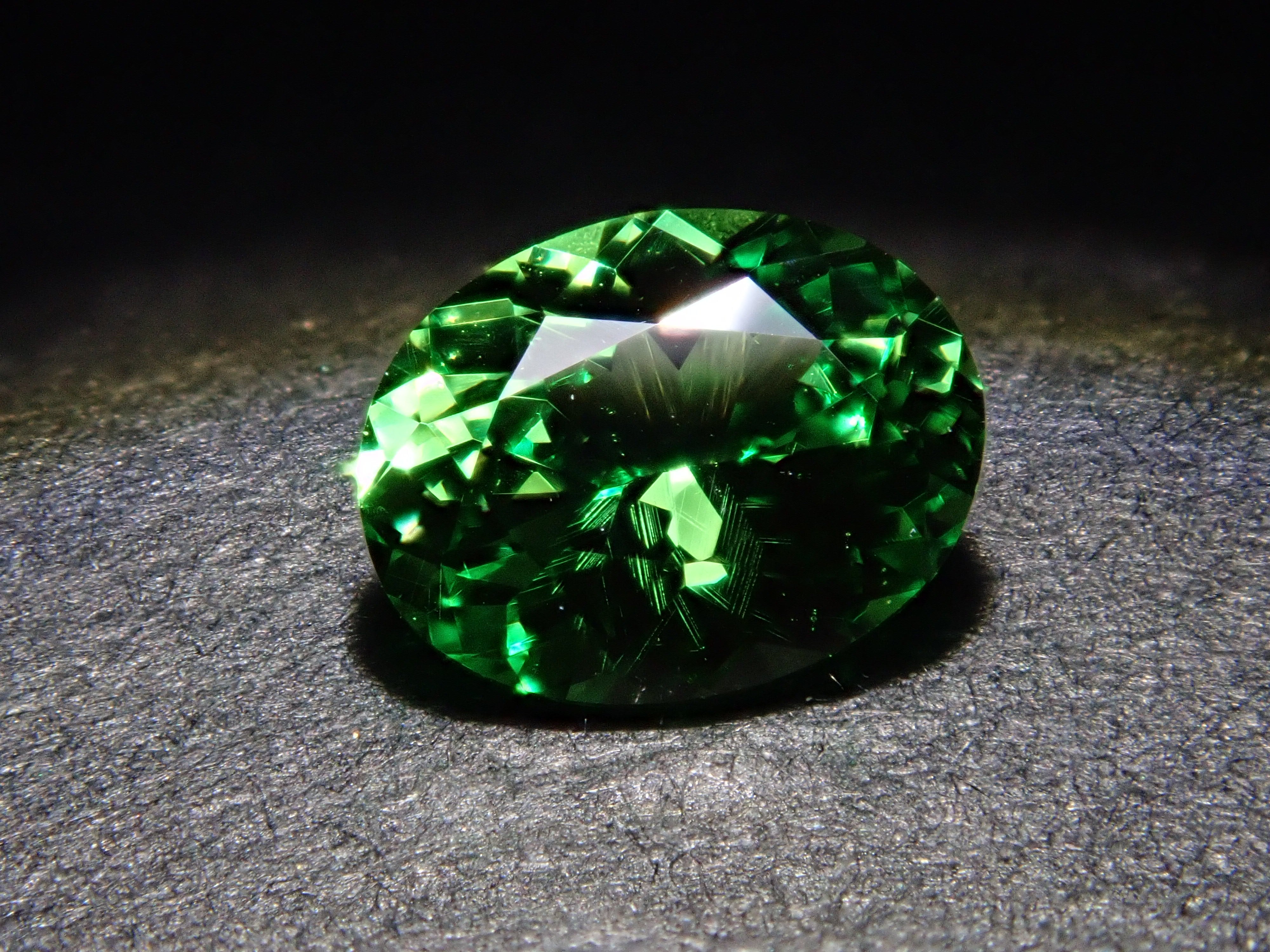 ケニア産ツァボライト 0.411ctルース