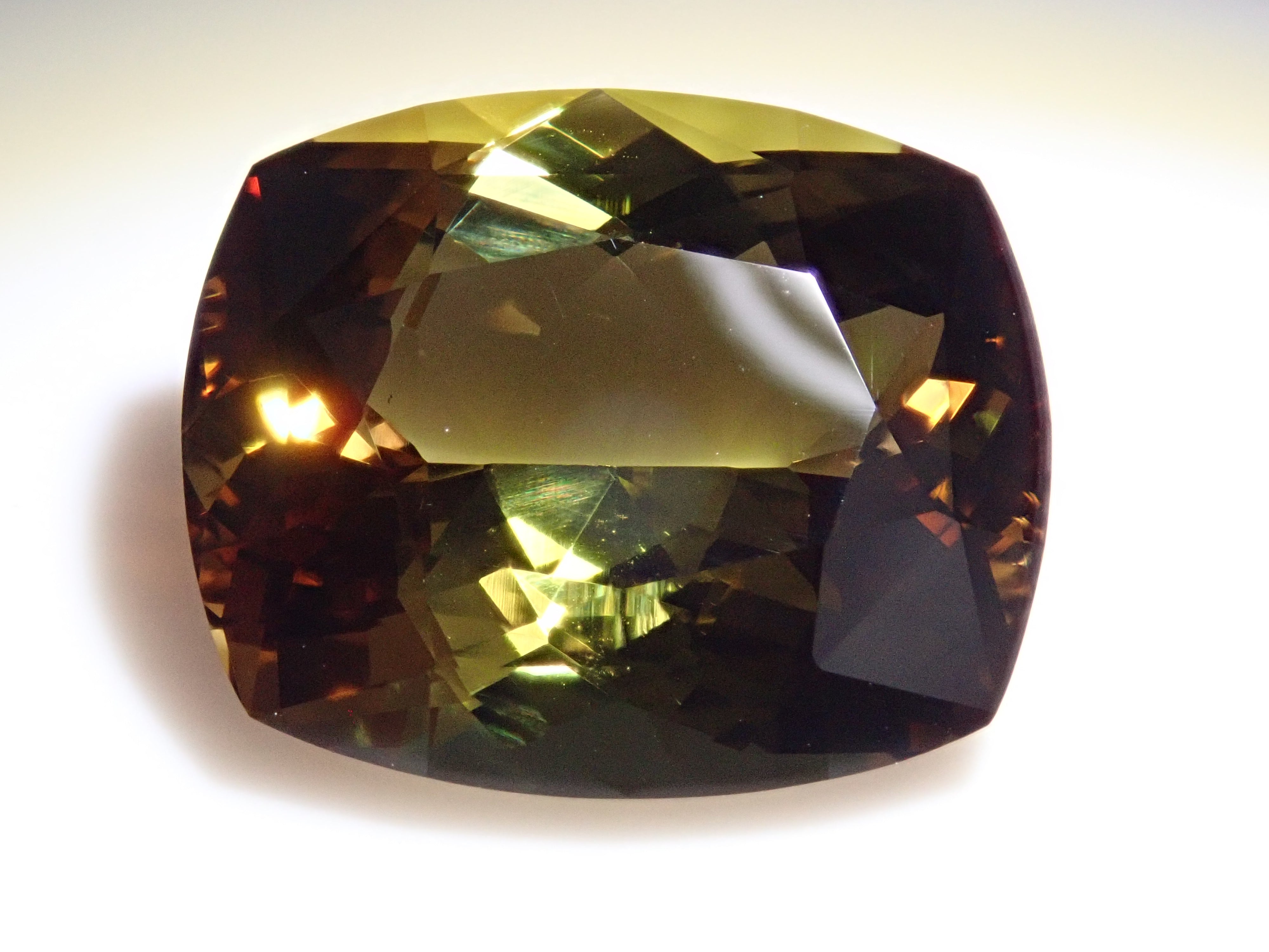 ブラジル産アンダリュサイト 7.656ctルース