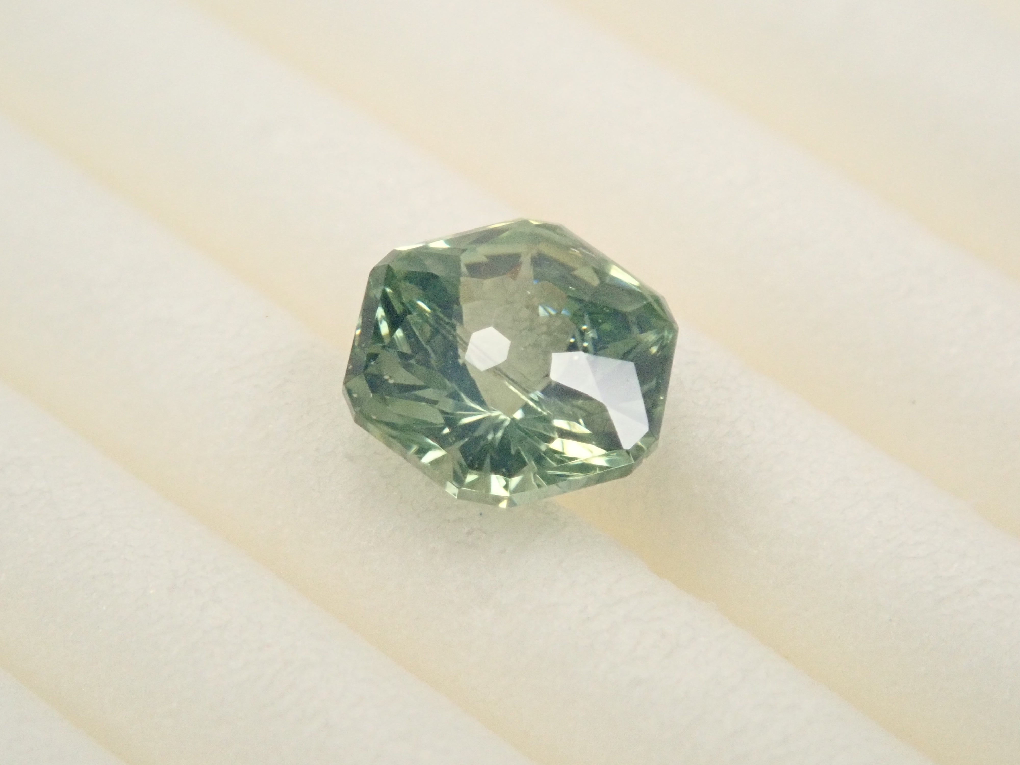 【11/17 22時販売】スリランカ産グリーンジルコン 0.734ctルース