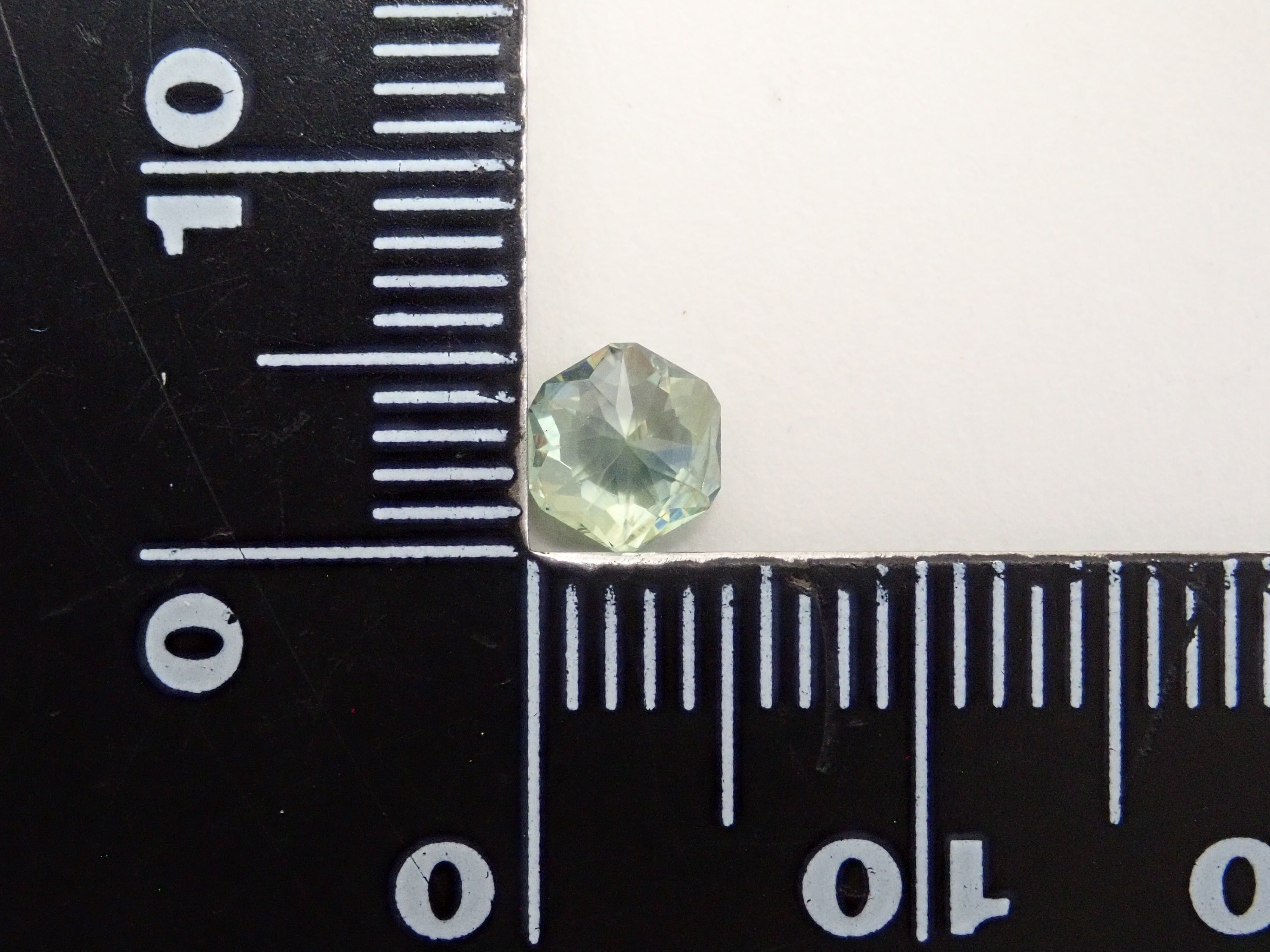 【11/17 22時販売】スリランカ産グリーンジルコン 0.734ctルース