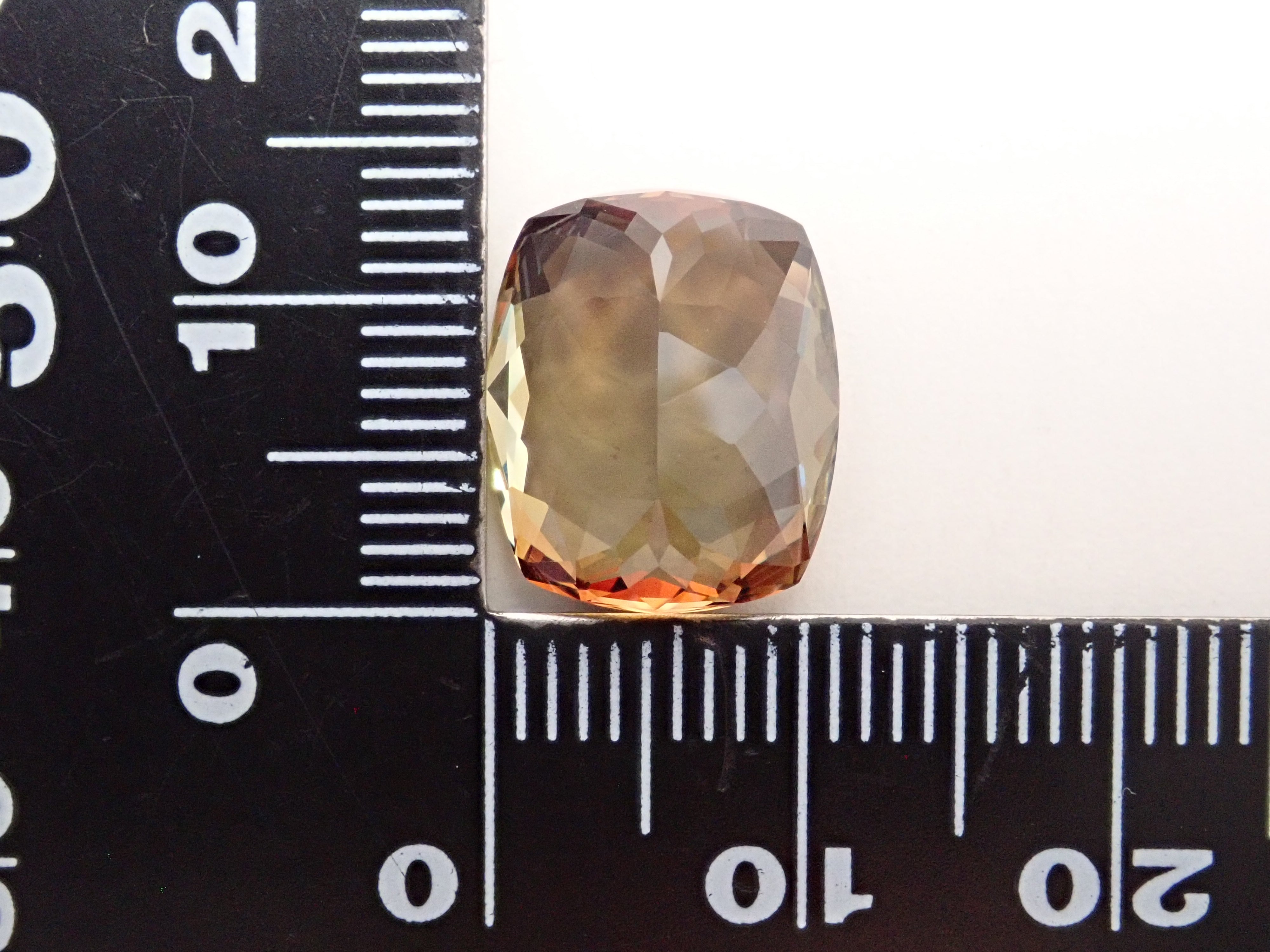 ブラジル産アンダリュサイト 7.656ctルース