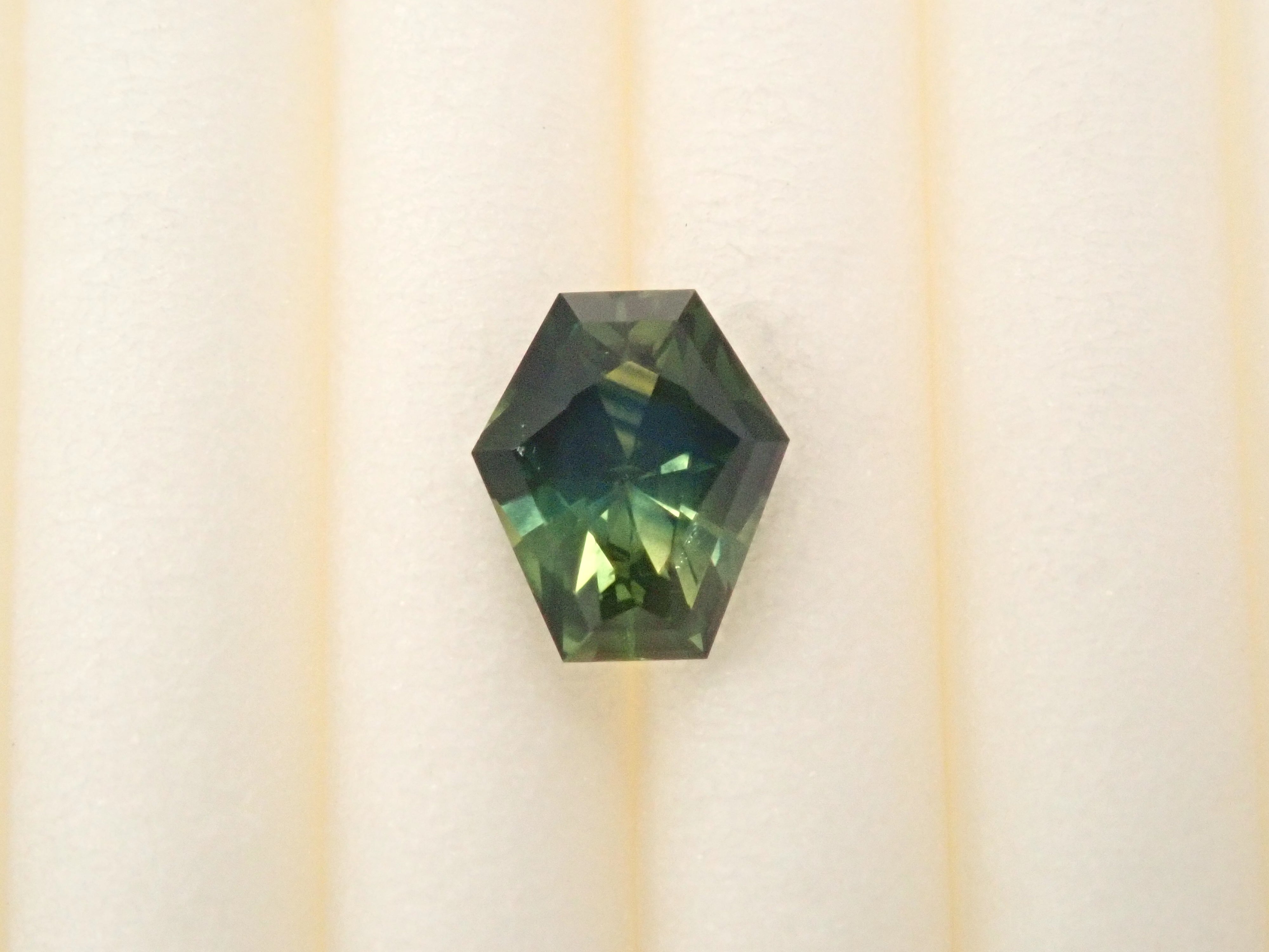 【11/18 22時販売】タンザニア産バイカラーサファイア 0.343ctルース