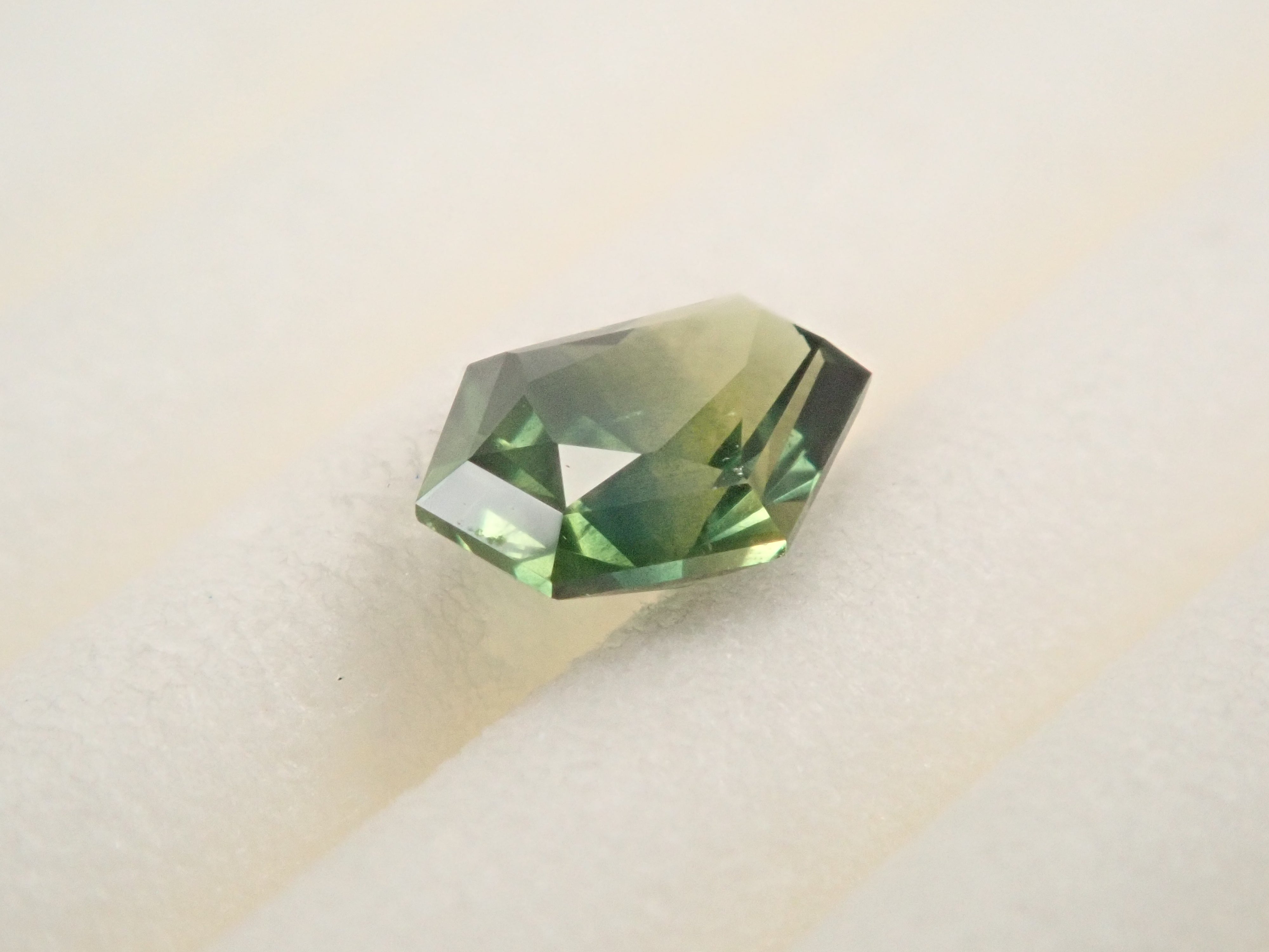 【11/18 22時販売】タンザニア産バイカラーサファイア 0.343ctルース