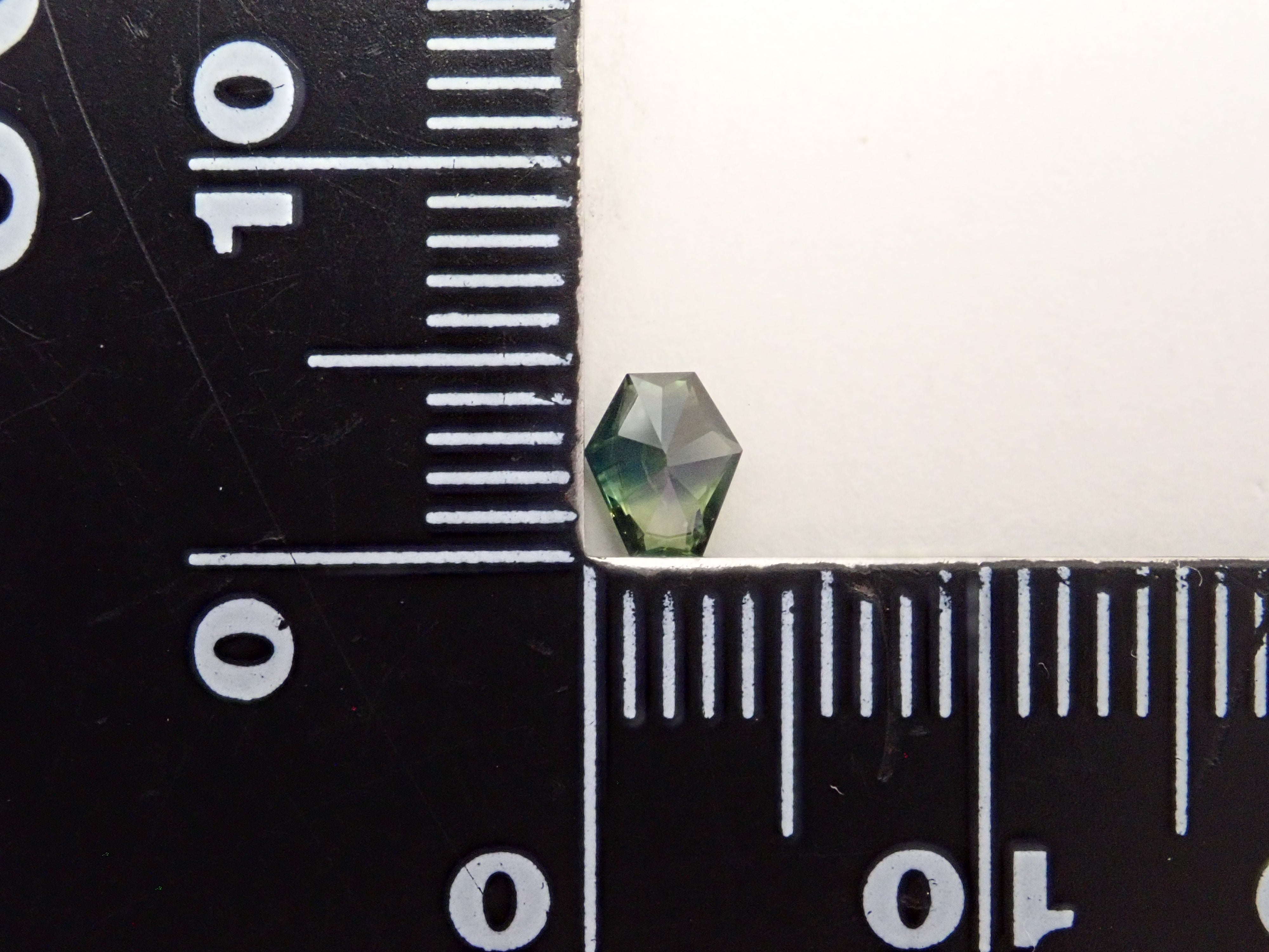 【11/18 22時販売】タンザニア産バイカラーサファイア 0.343ctルース