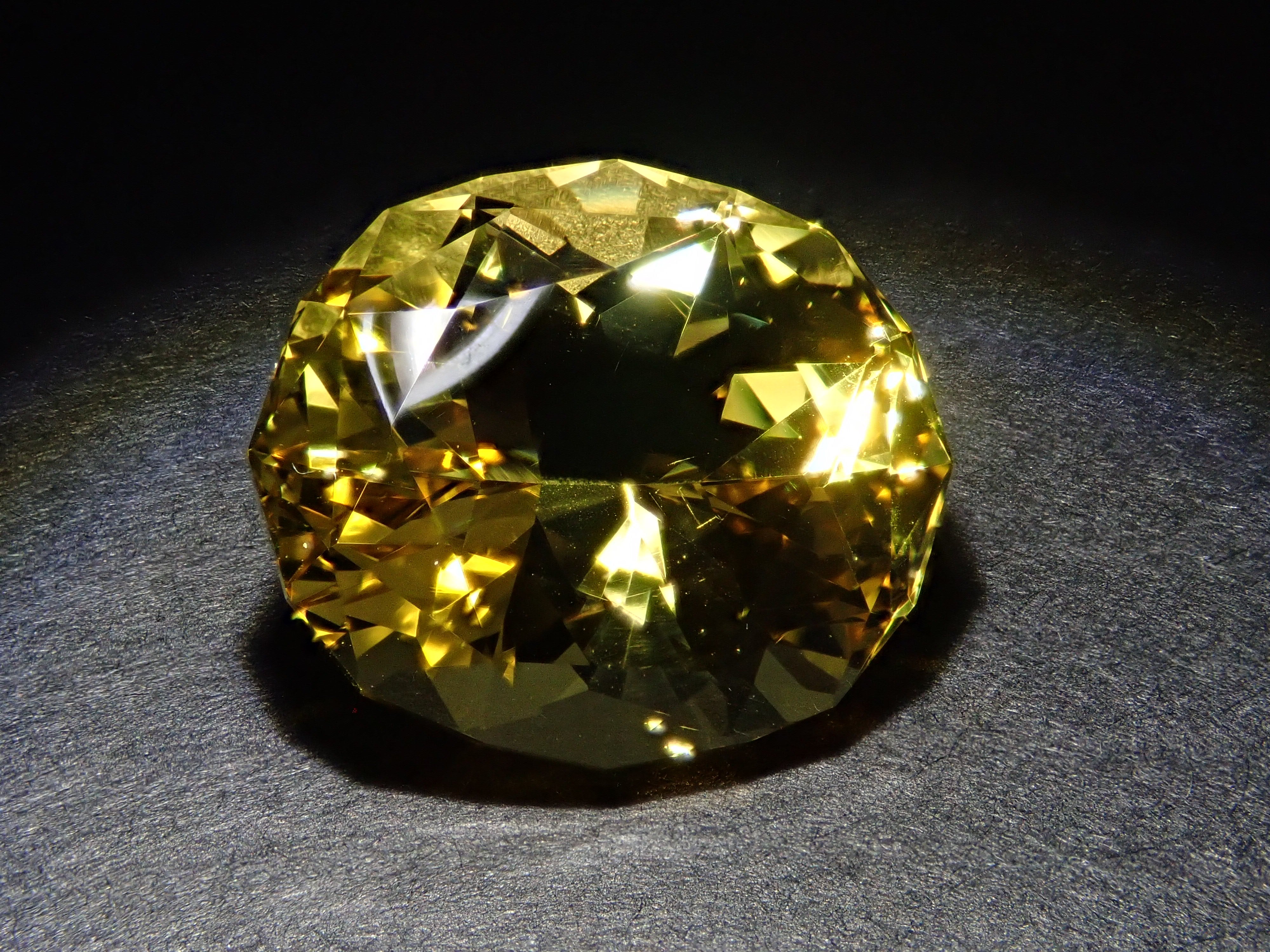 【11/20 22時販売】ブラジル産イエローベリル 9.747ctルース