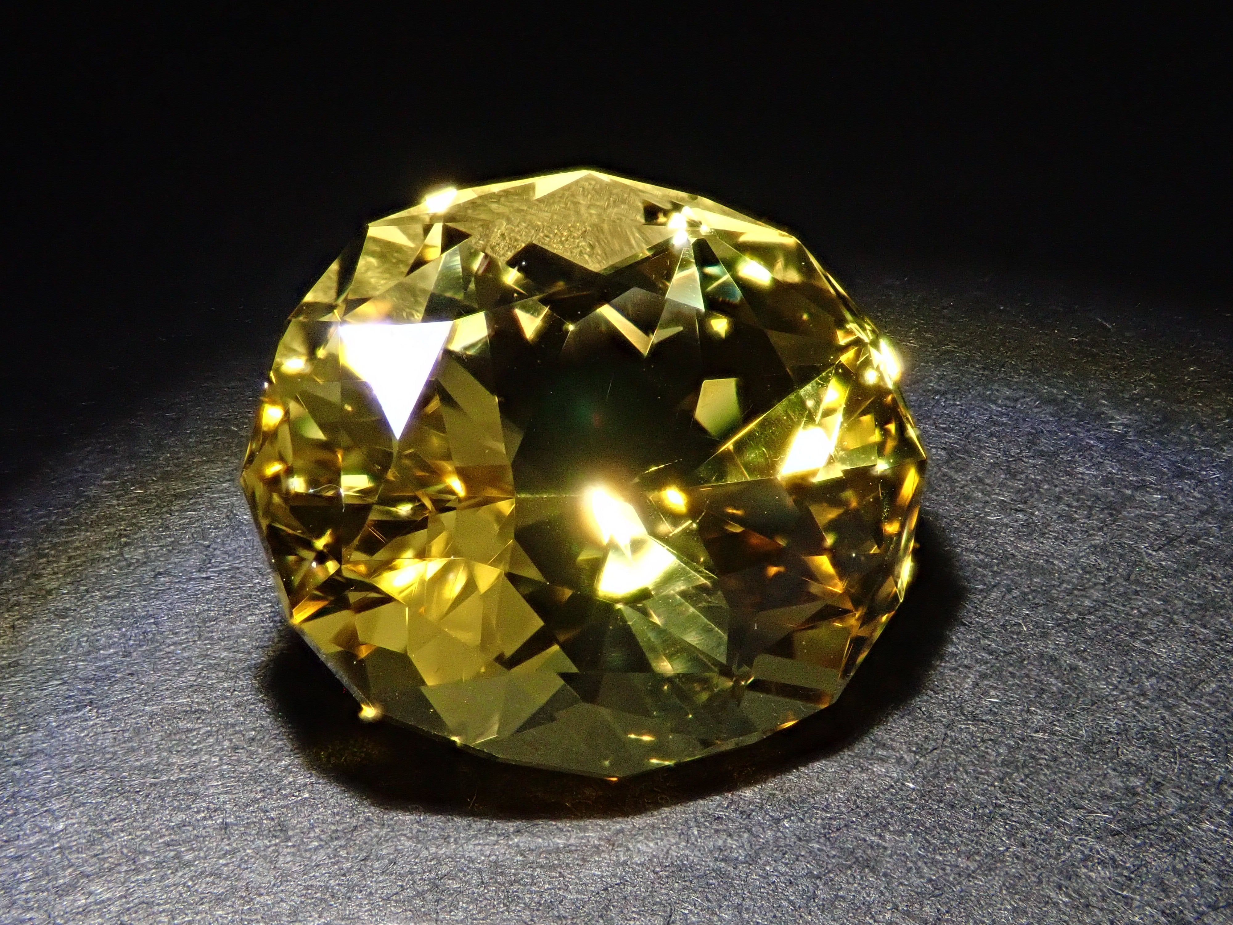 【11/20 22時販売】ブラジル産イエローベリル 9.747ctルース