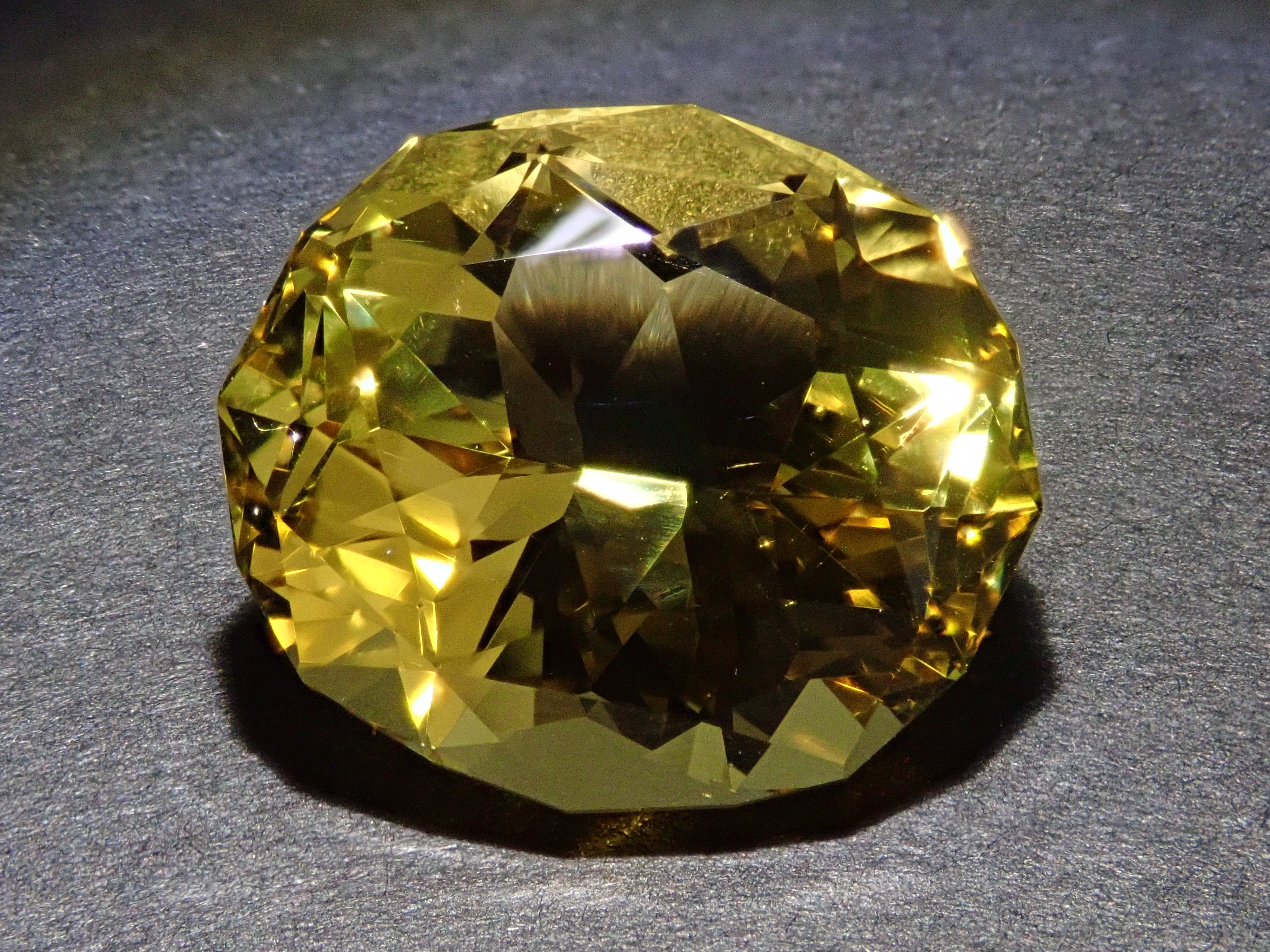 【11/20 22時販売】ブラジル産イエローベリル 9.747ctルース