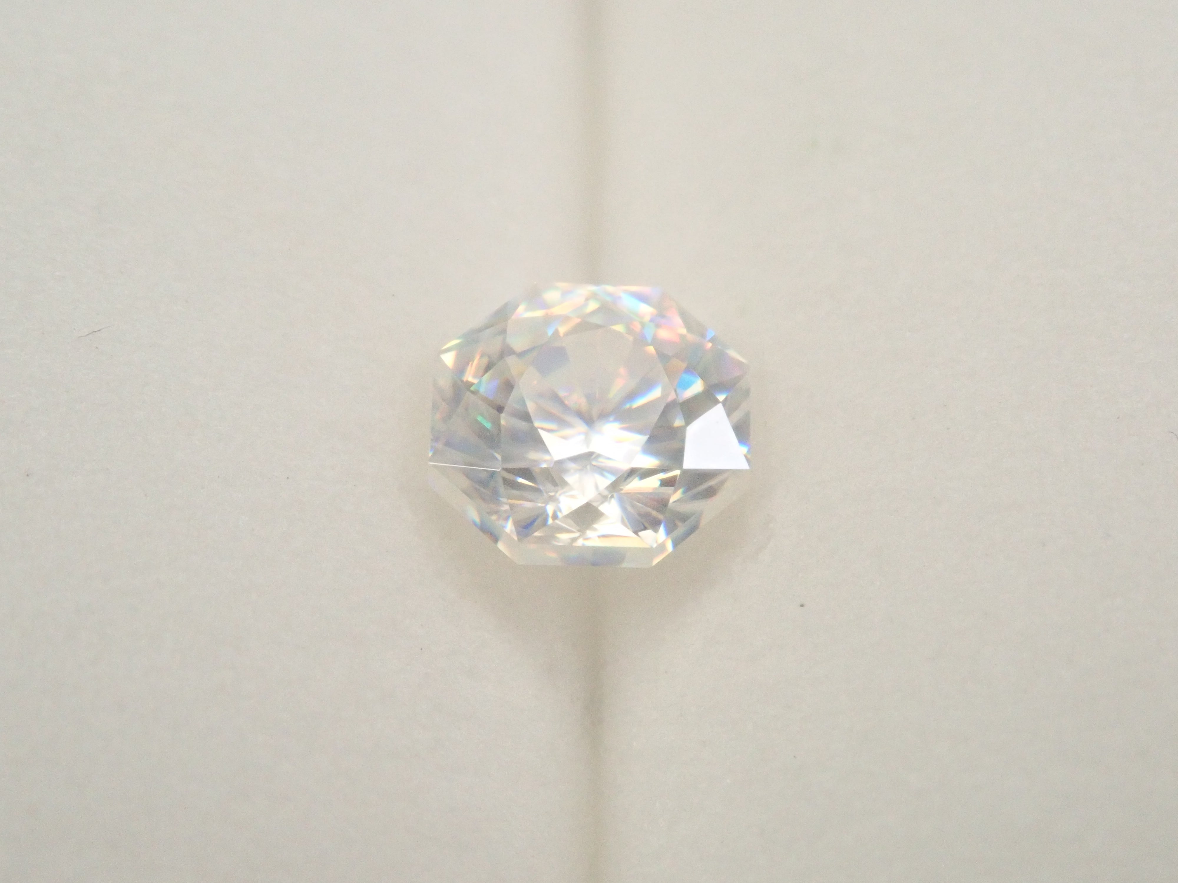 【12/15 22時販売】合成ルチル 5.1mm/0.893ctルース