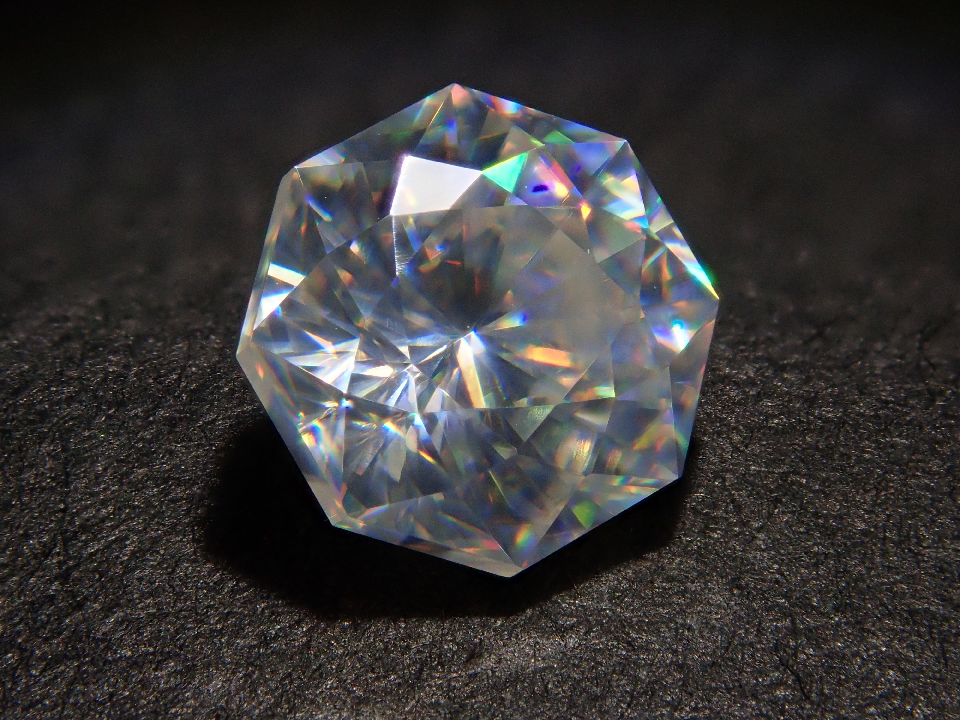 【12/15 22時販売】合成ルチル 5.1mm/0.893ctルース