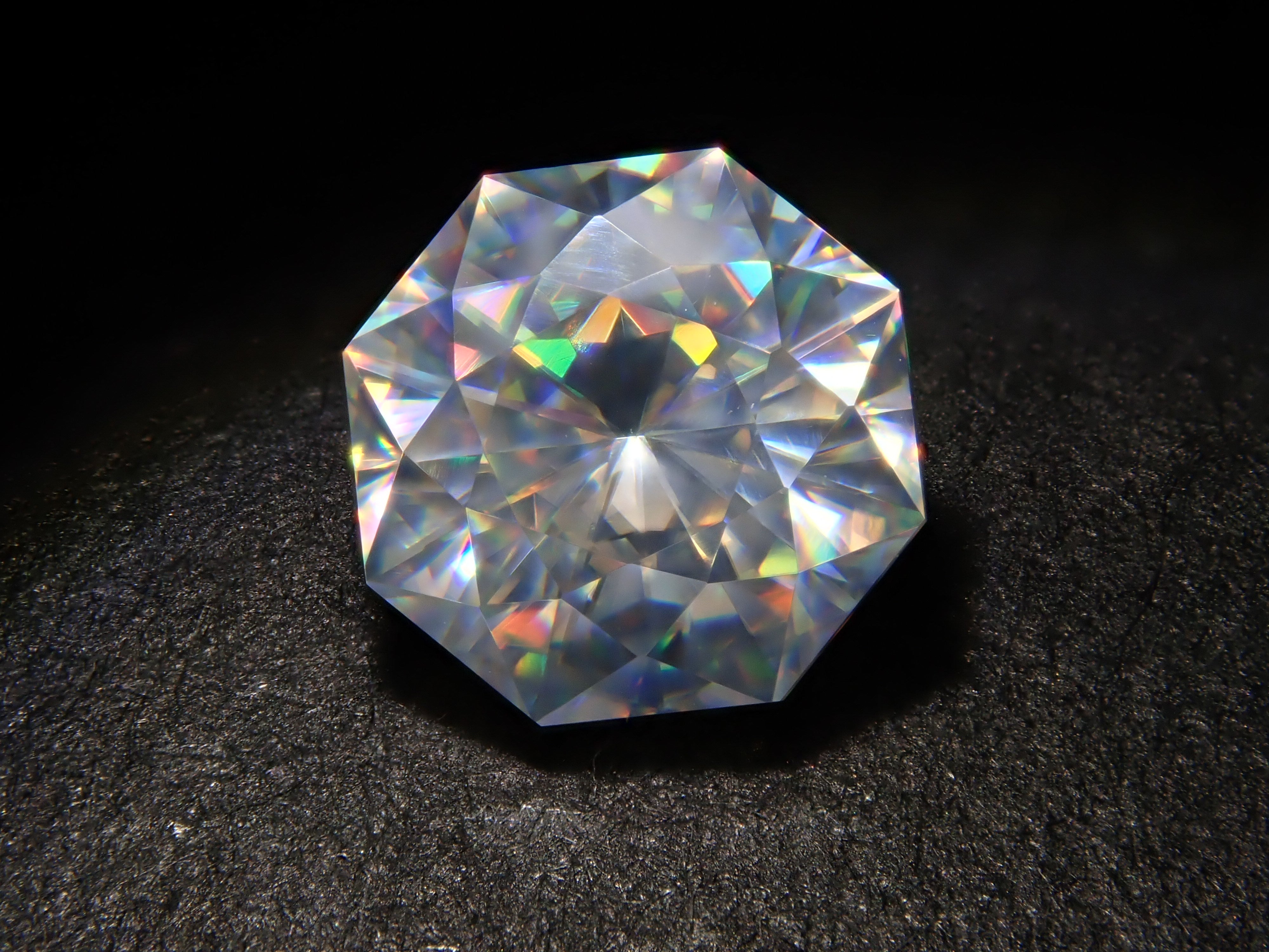 【12/15 22時販売】合成ルチル 5.1mm/0.893ctルース