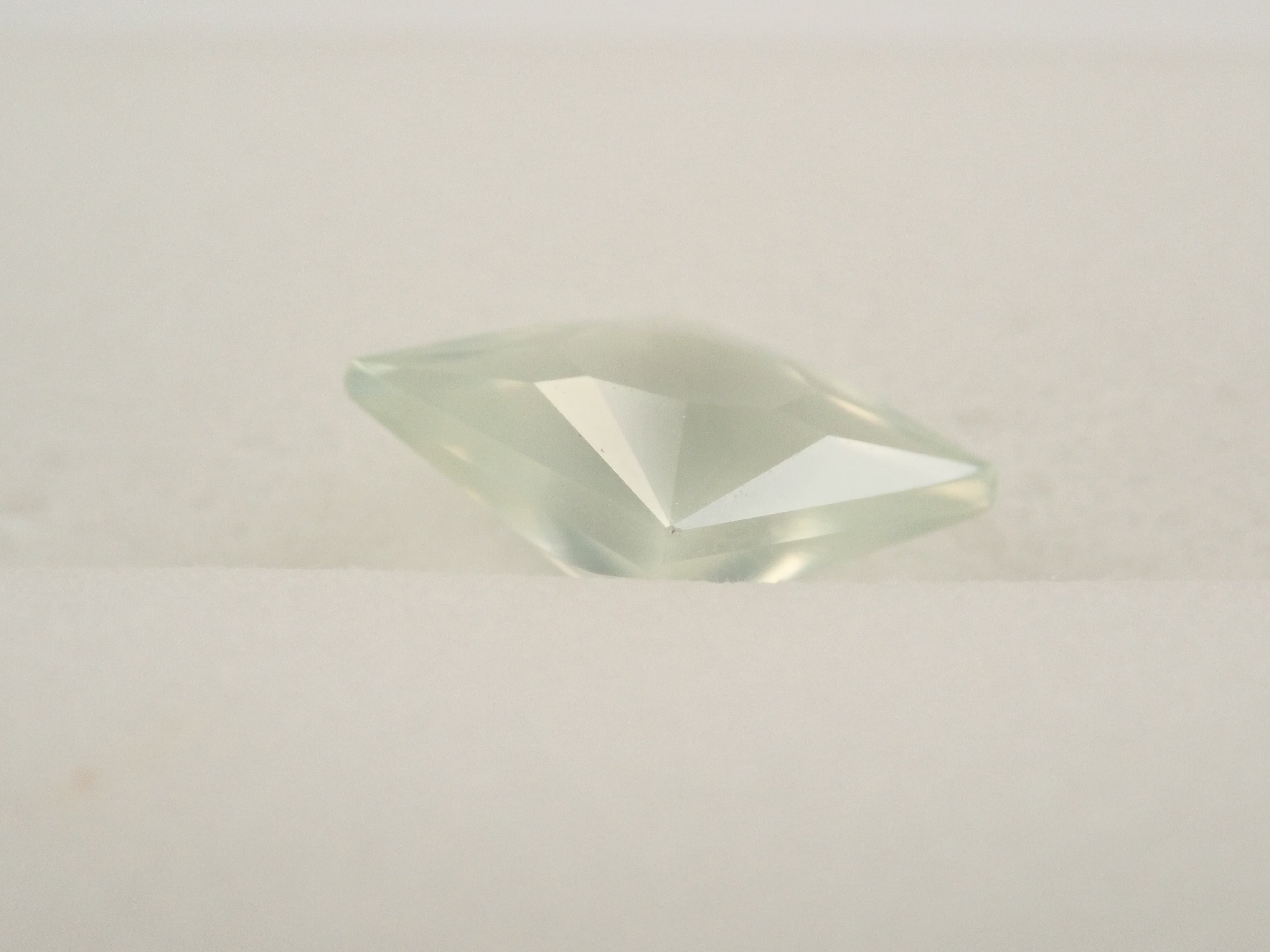 【11/18 22時販売】オーストラリア産プレーナイト 1.691ctルース