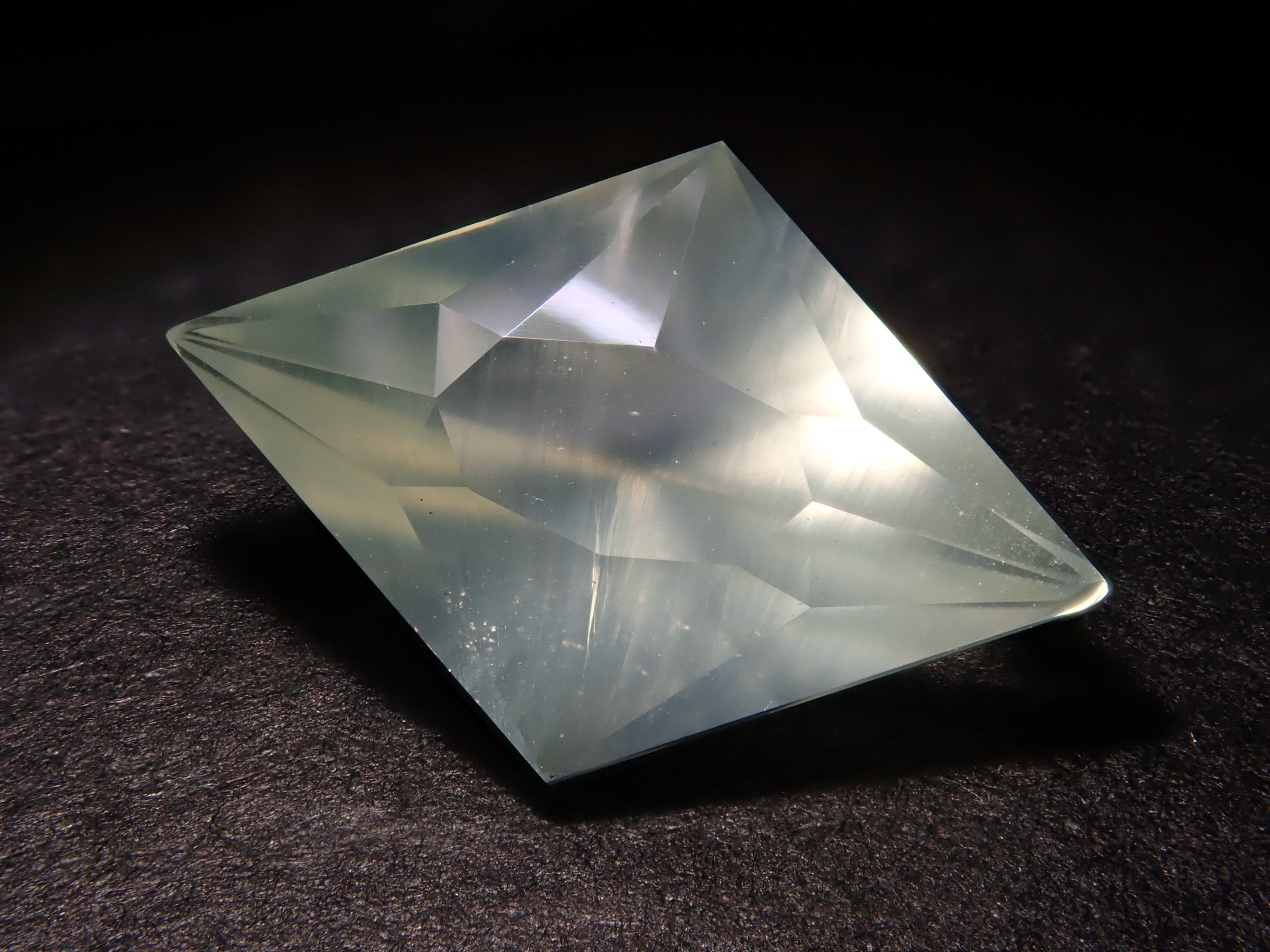 【11/18 22時販売】オーストラリア産プレーナイト 1.691ctルース