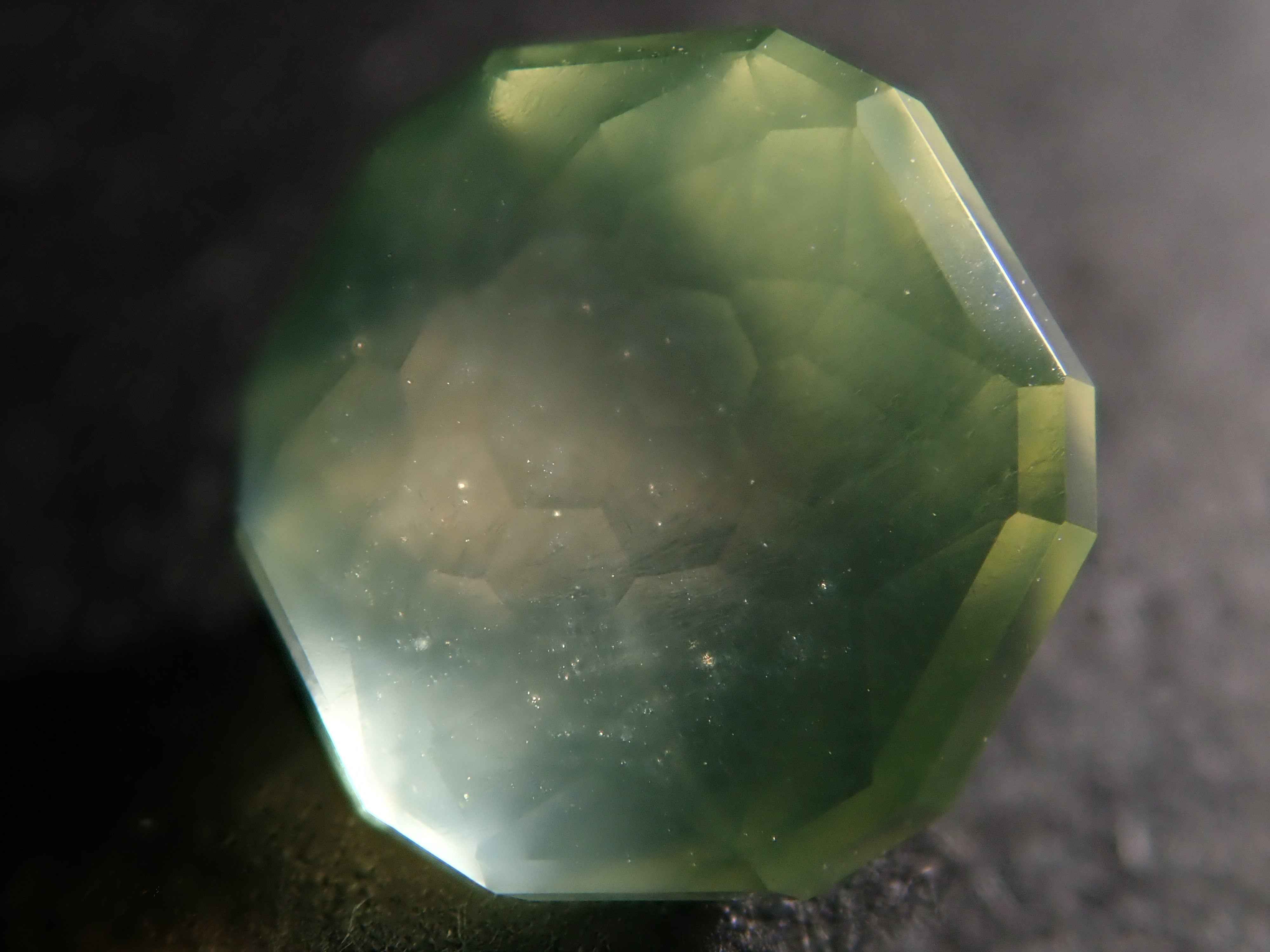 【11/18 22時販売】オーストラリア産プレーナイト 1.705ctルース