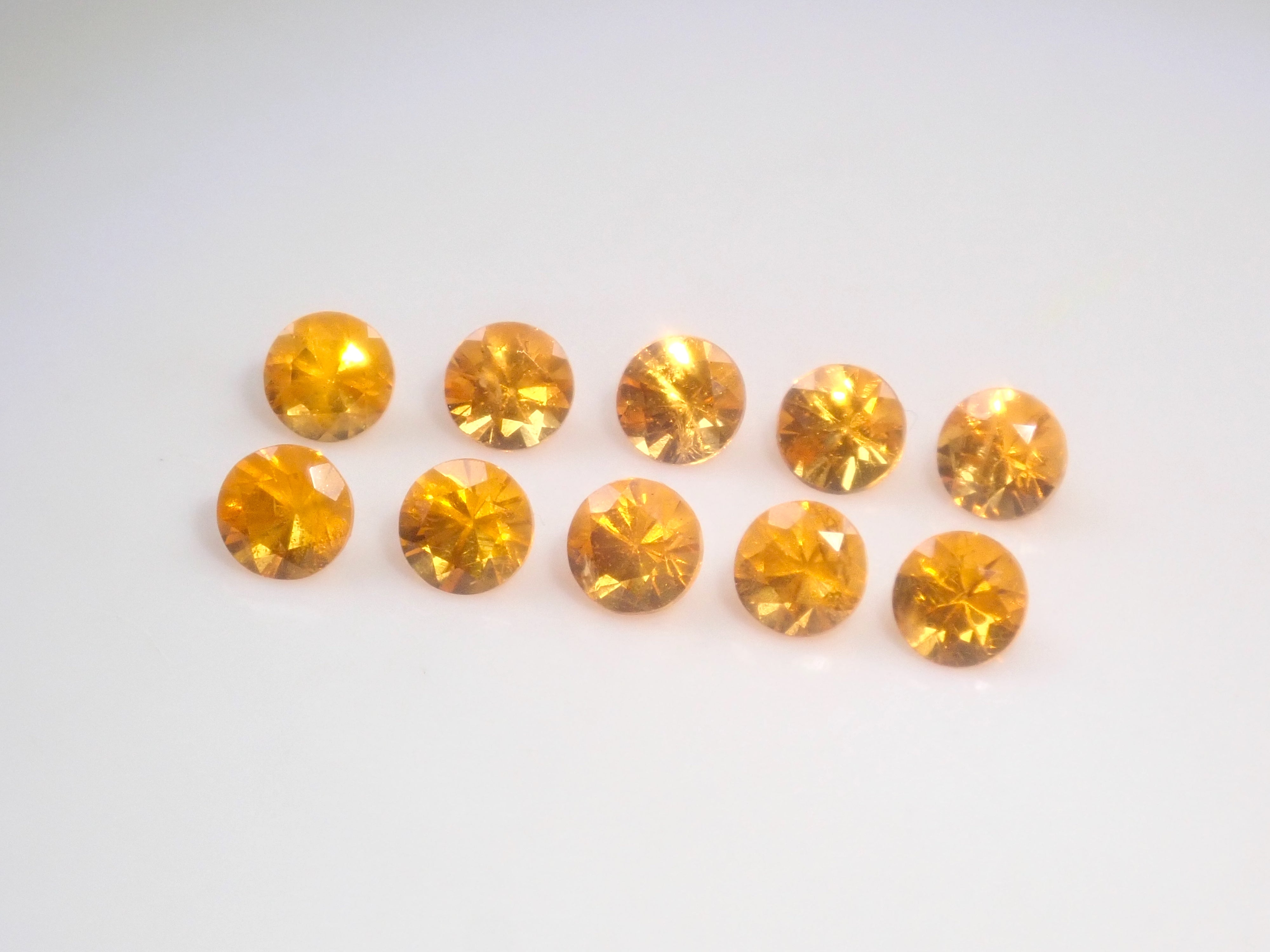 【11/16 22時販売】《限定32石》ナミビア産マンダリンガーネット1石ルース(ラウンドカット,2.5mm)《複数購入割引有》