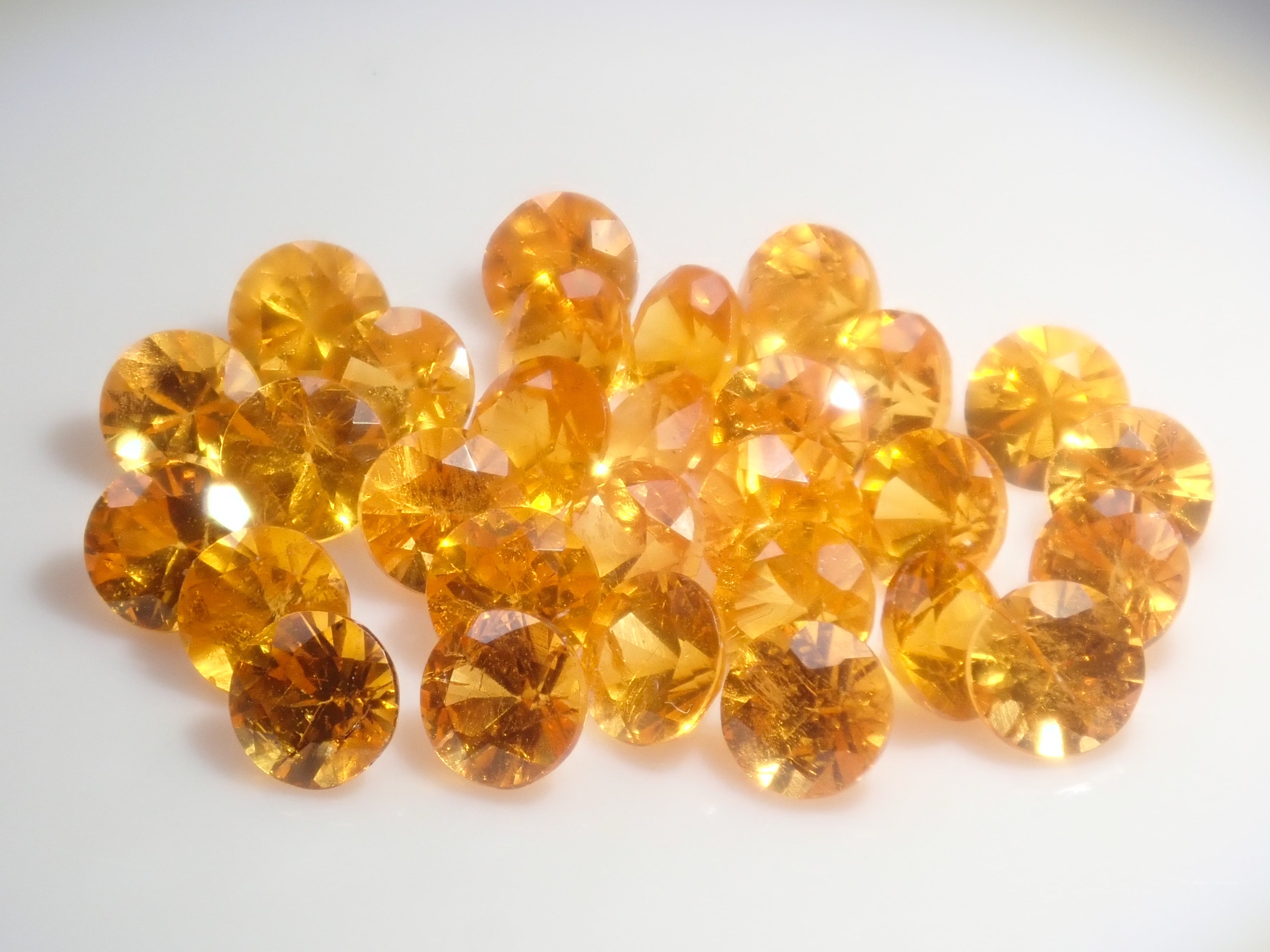 【11/16 22時販売】《限定32石》ナミビア産マンダリンガーネット1石ルース(ラウンドカット,2.5mm)《複数購入割引有》