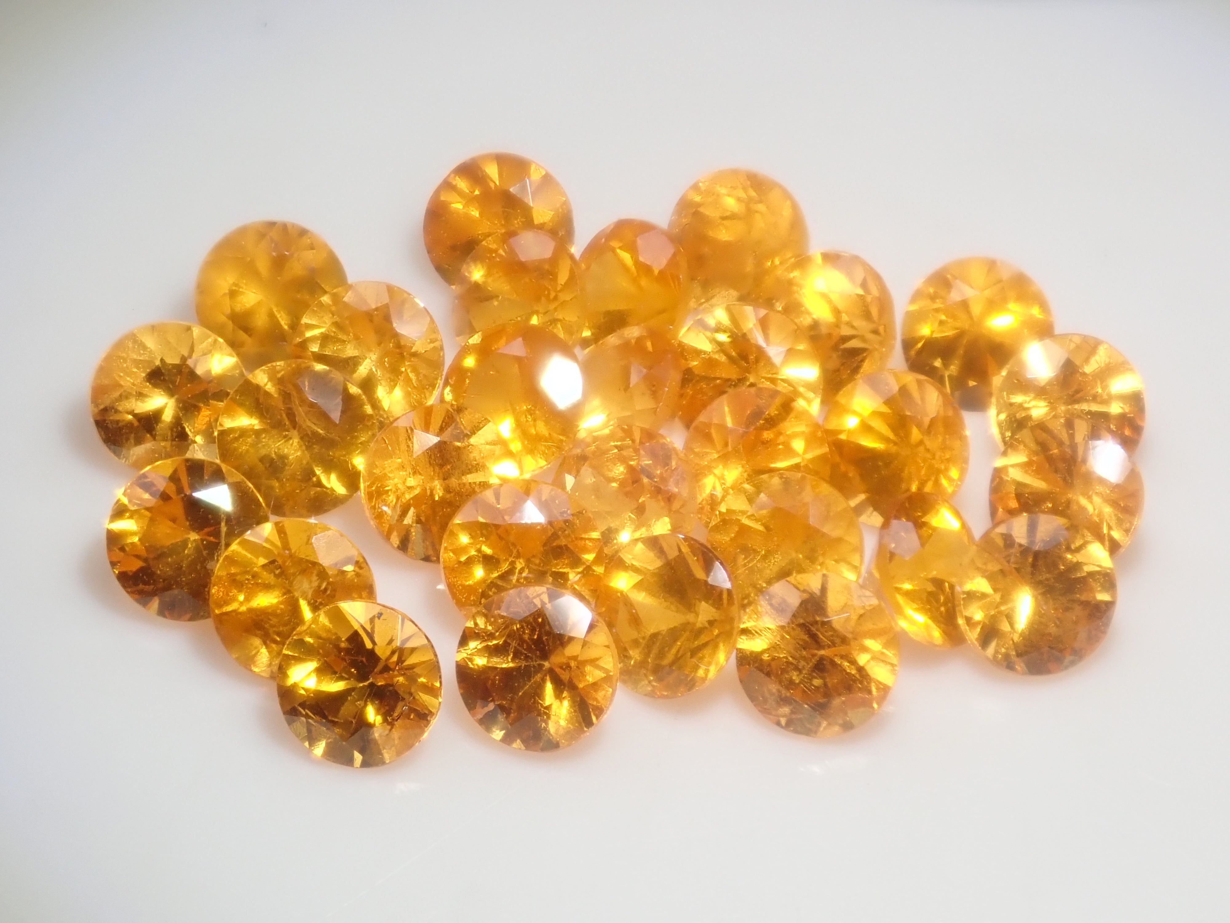 【11/16 22時販売】《限定32石》ナミビア産マンダリンガーネット1石ルース(ラウンドカット,2.5mm)《複数購入割引有》