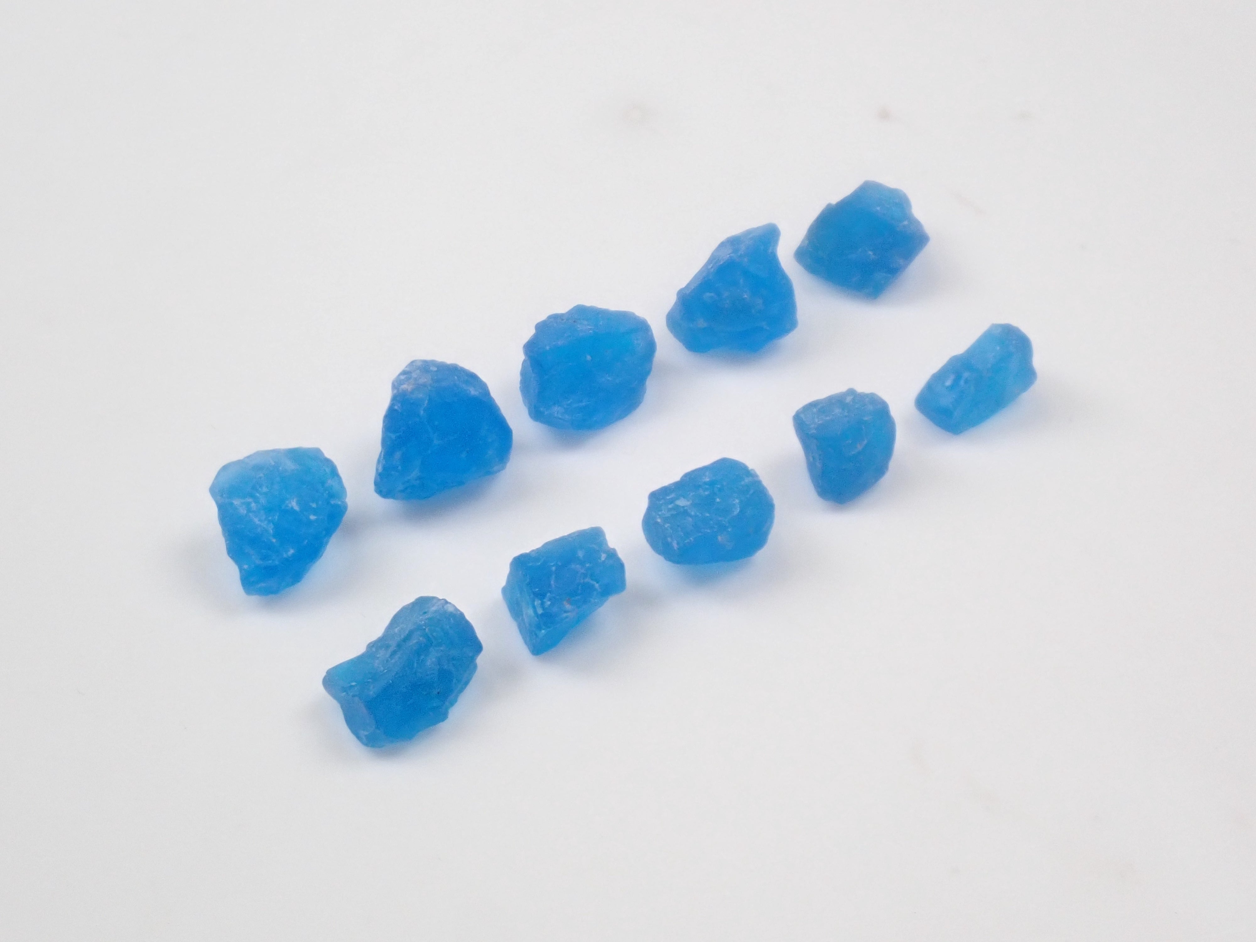 【11/15 22時販売】《数量限定》マダガスカル産ネオンブルーアパタイト1石原石(平均2.2ct)《複数購入割引有》