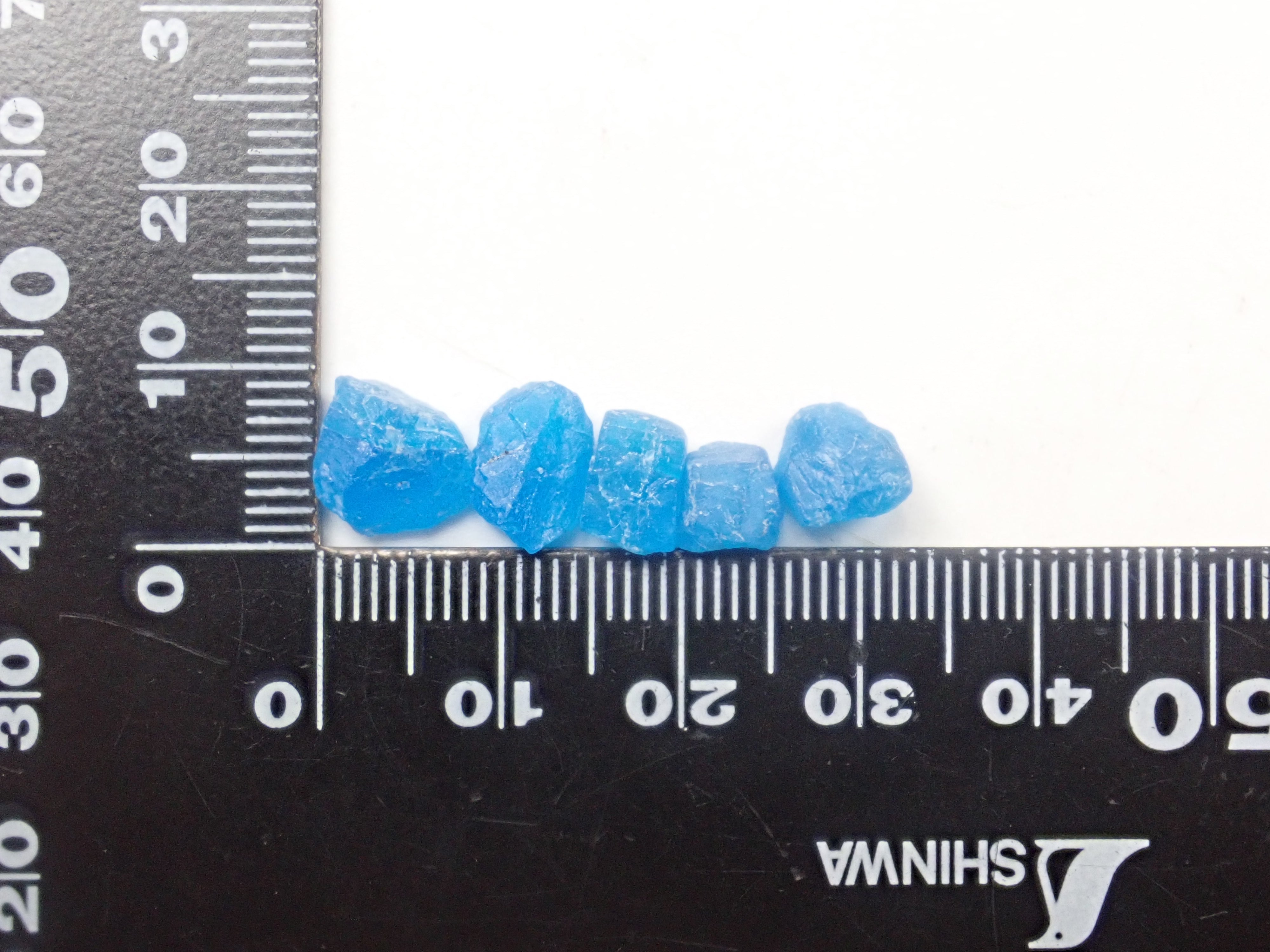 【11/15 22時販売】《数量限定》マダガスカル産ネオンブルーアパタイト1石原石(平均2.2ct)《複数購入割引有》