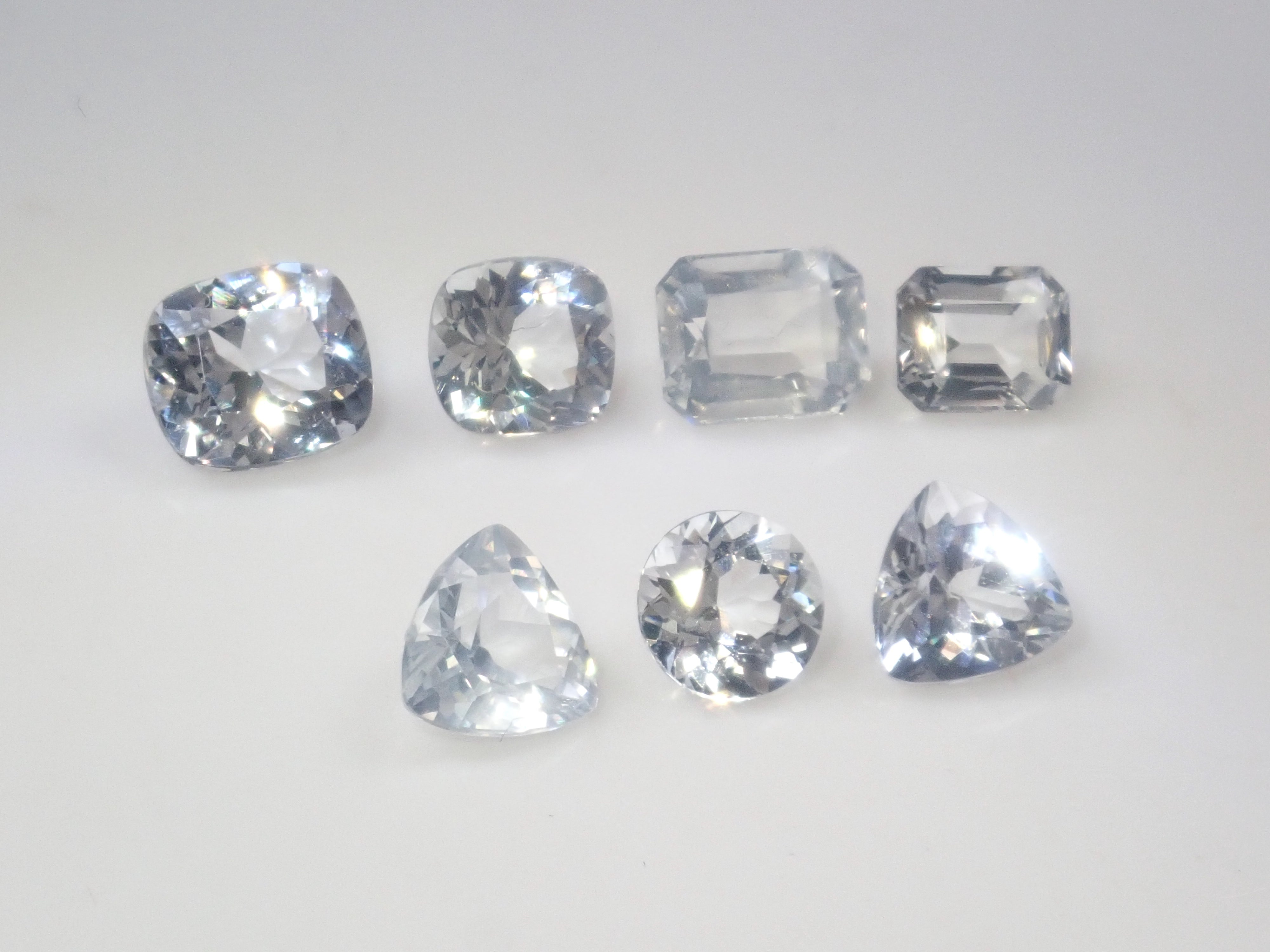 【11/15 22時販売】《限定7石》マダガスカル産カラーレスアパタイト1石ルース(全石鑑別書付き,平均0.60ct)《複数購入割引有》