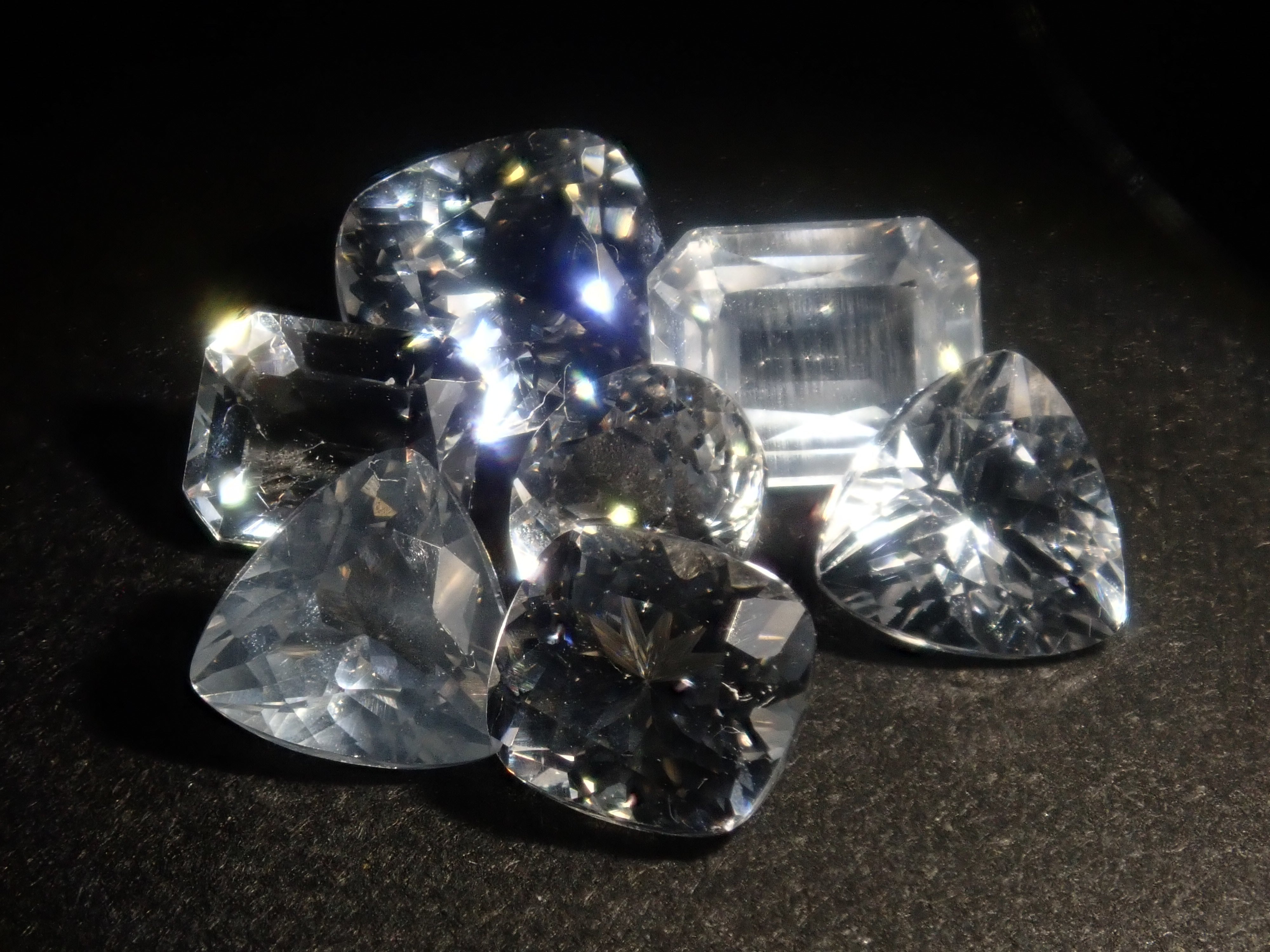 【11/15 22時販売】《限定7石》マダガスカル産カラーレスアパタイト1石ルース(全石鑑別書付き,平均0.60ct)《複数購入割引有》