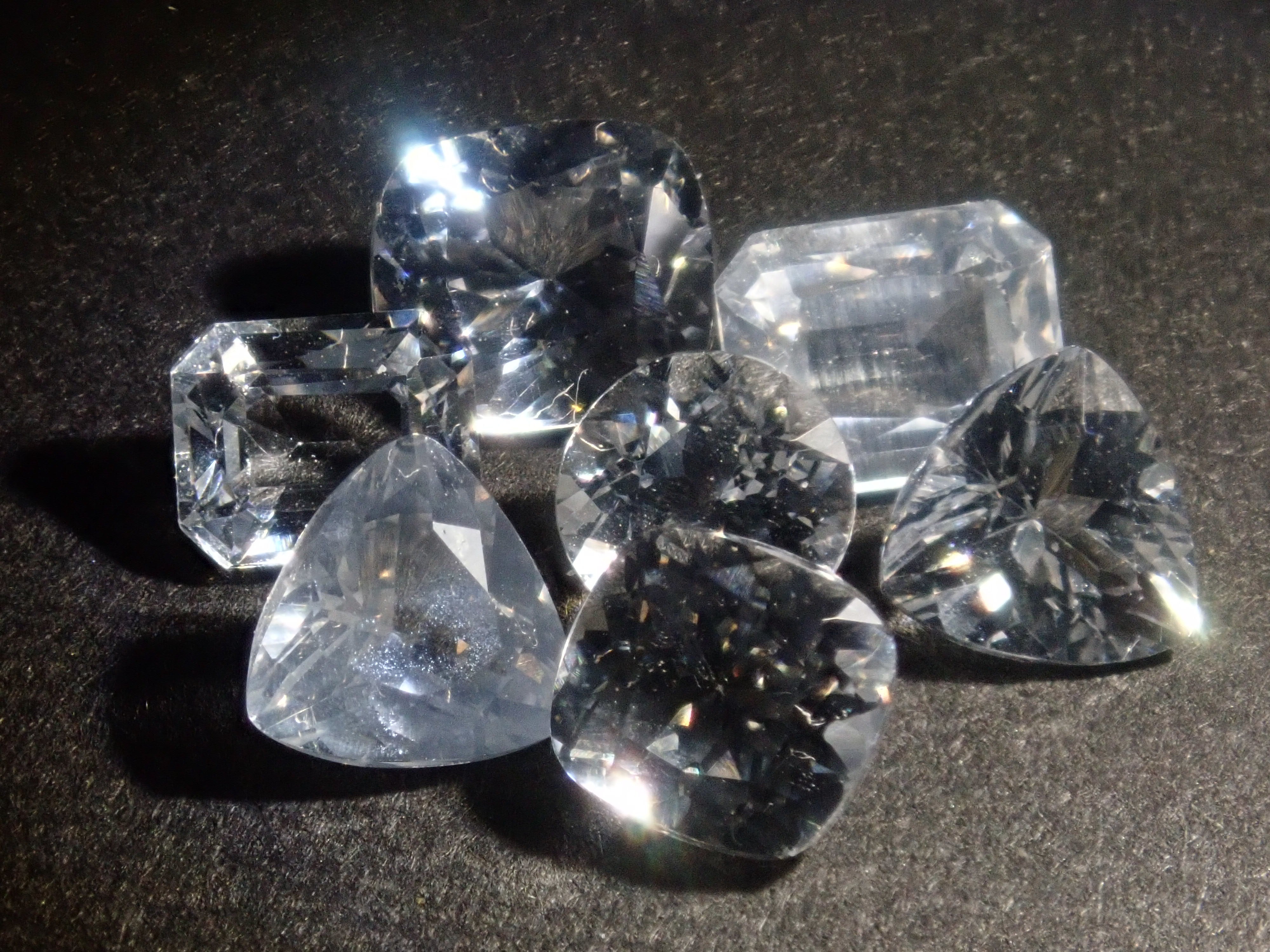 【11/15 22時販売】《限定7石》マダガスカル産カラーレスアパタイト1石ルース(全石鑑別書付き,平均0.60ct)《複数購入割引有》