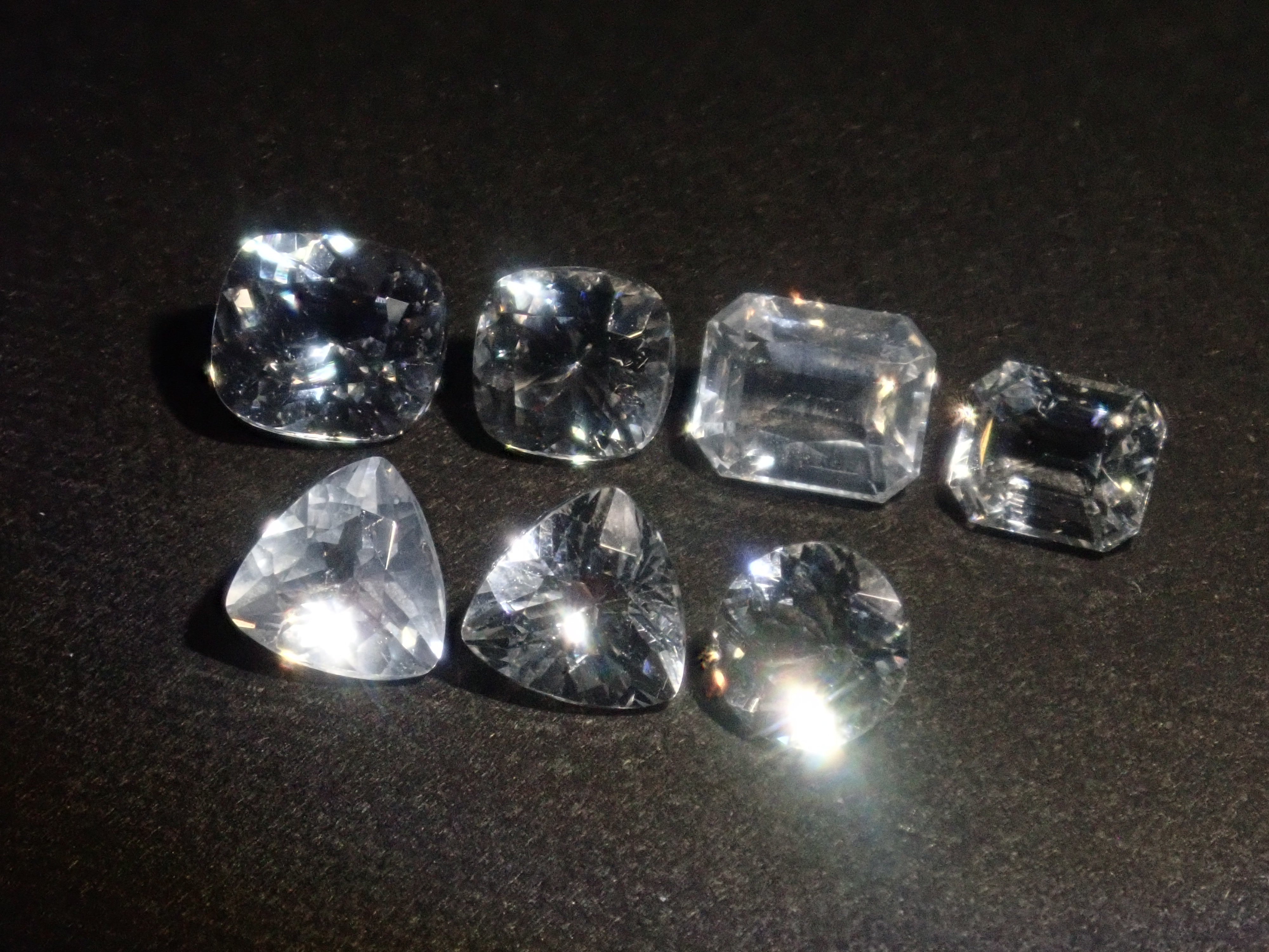 【11/15 22時販売】《限定7石》マダガスカル産カラーレスアパタイト1石ルース(全石鑑別書付き,平均0.60ct)《複数購入割引有》