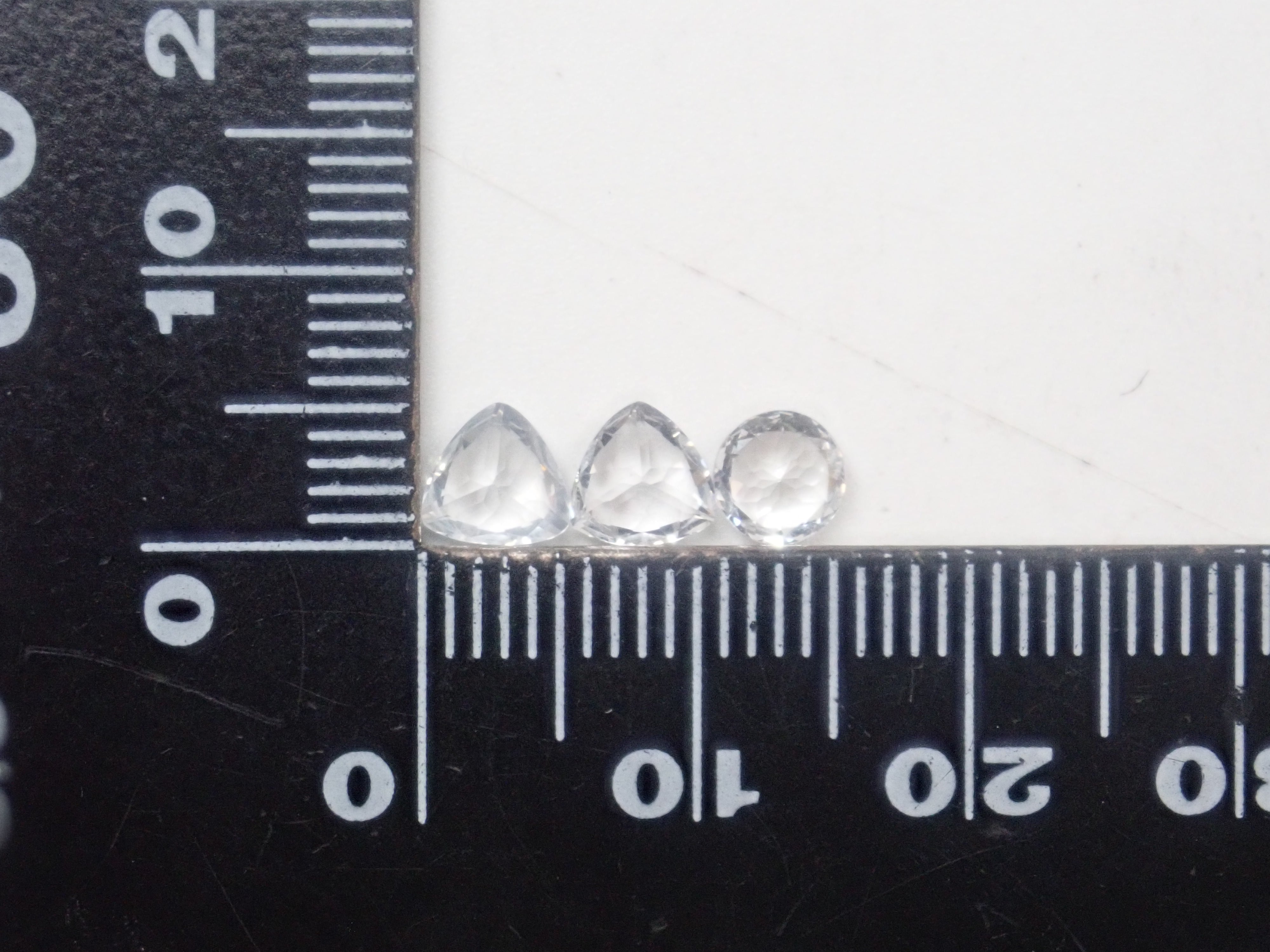 【11/15 22時販売】《限定7石》マダガスカル産カラーレスアパタイト1石ルース(全石鑑別書付き,平均0.60ct)《複数購入割引有》