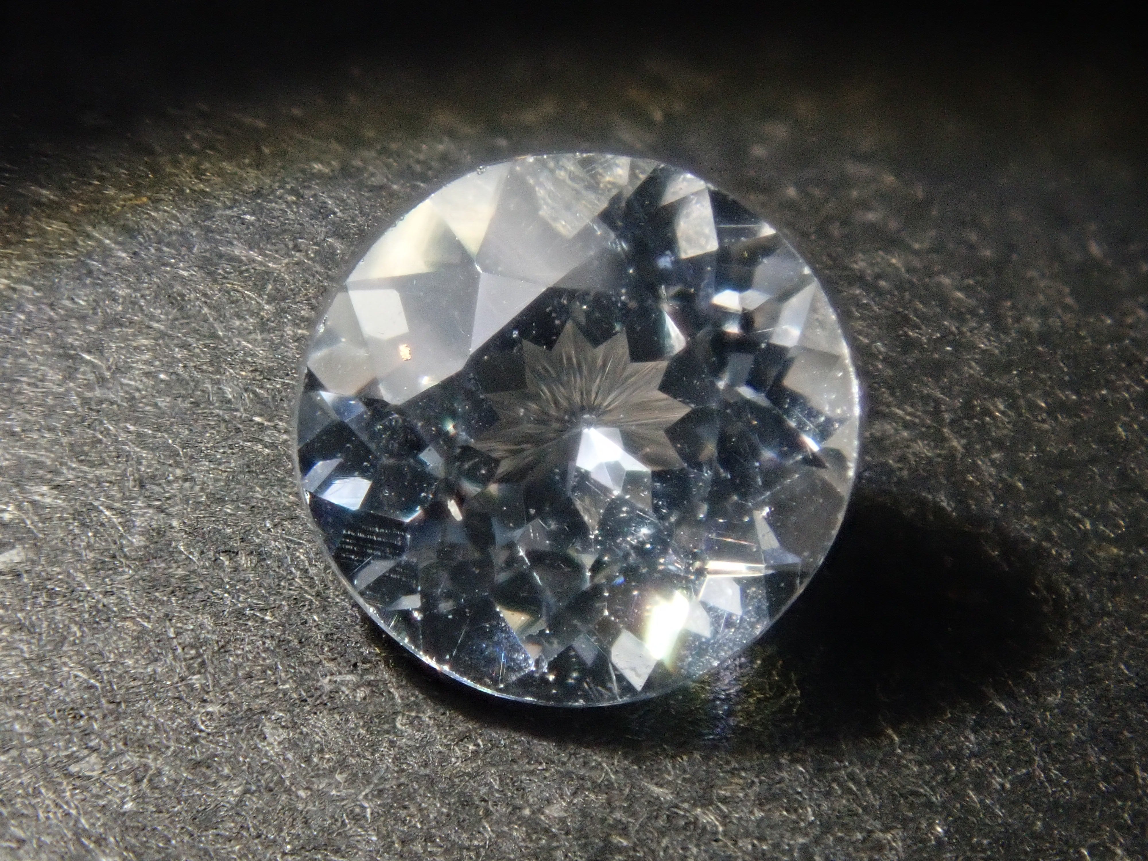 【11/15 22時販売】《限定7石》マダガスカル産カラーレスアパタイト1石ルース(全石鑑別書付き,平均0.60ct)《複数購入割引有》