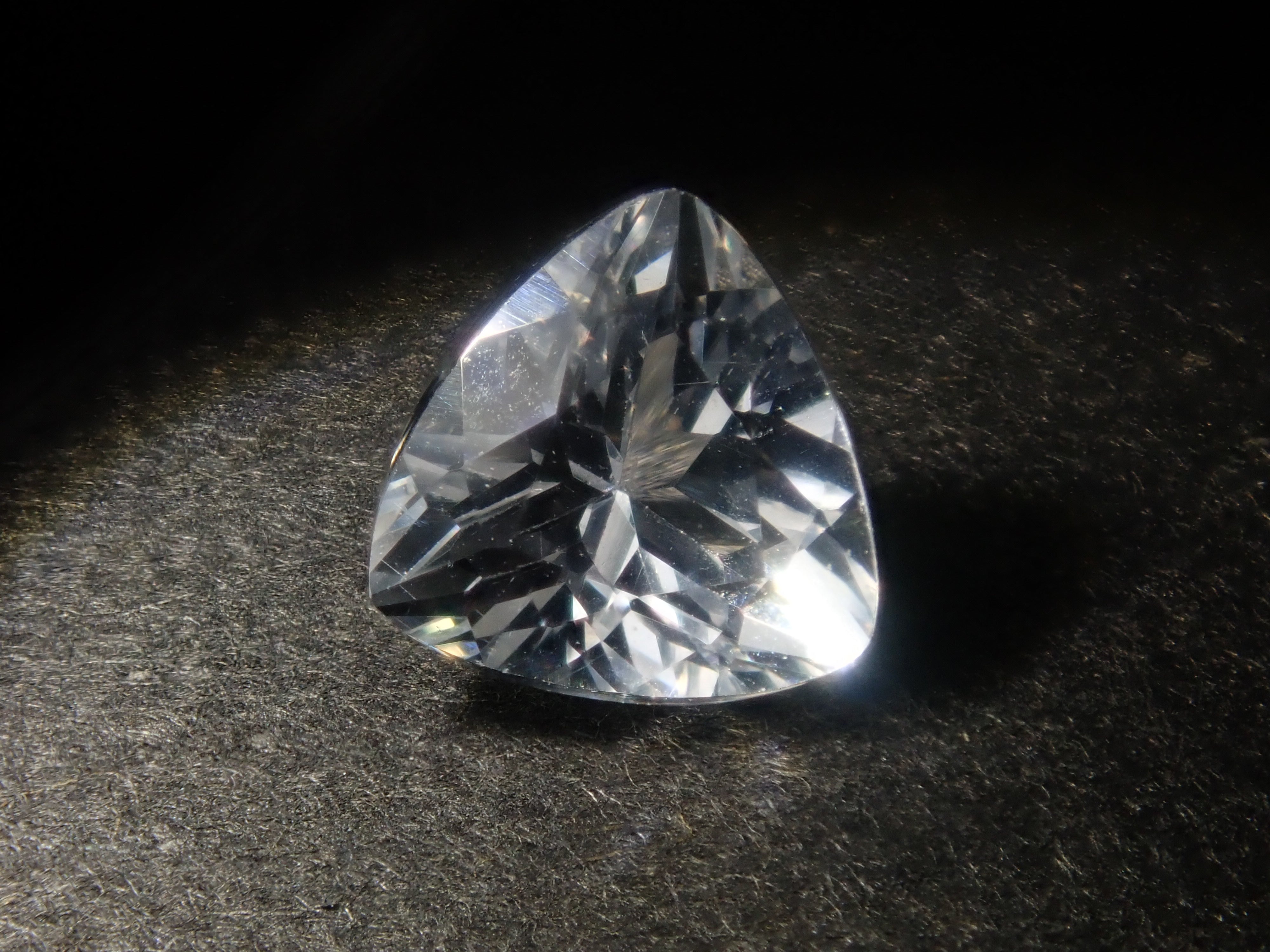 【11/15 22時販売】《限定7石》マダガスカル産カラーレスアパタイト1石ルース(全石鑑別書付き,平均0.60ct)《複数購入割引有》